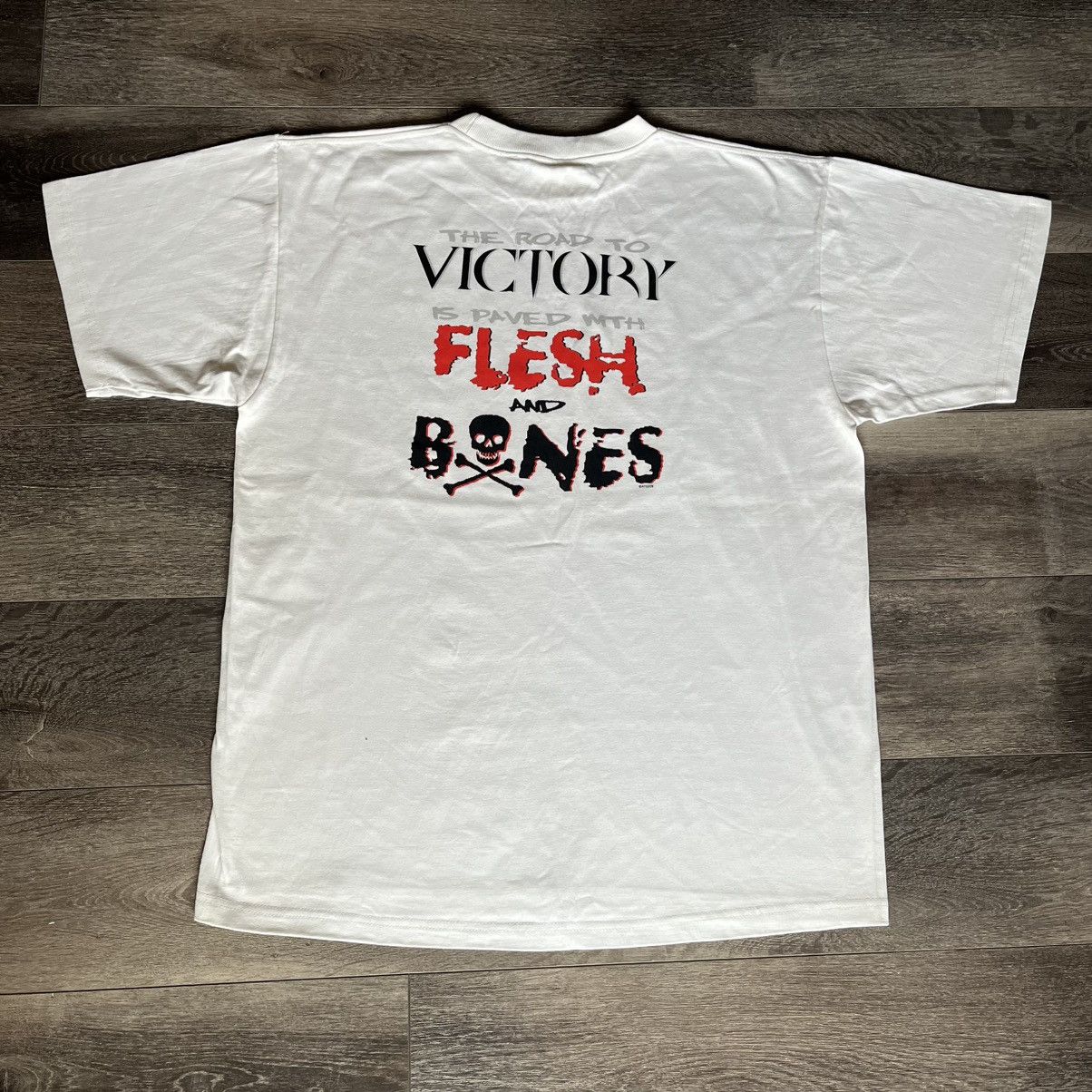 Vintage Vintage The Road to Victory is Paved with Bones Graphic Tee Size US L / EU 52-54 / 3 - 3 Thumbnail