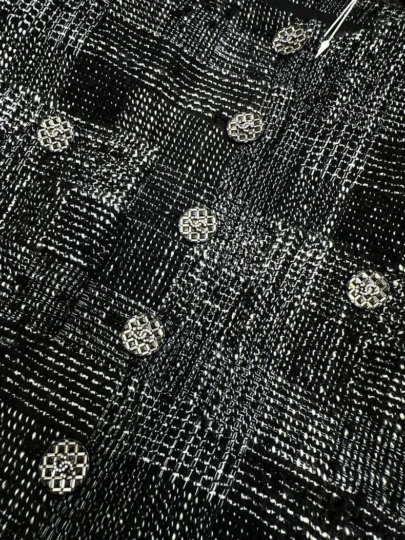 Chanel Chanel 22A Tweed Jacket with Crystal Buttons Size M / US 6-8 / IT 42-44 - 4 Thumbnail