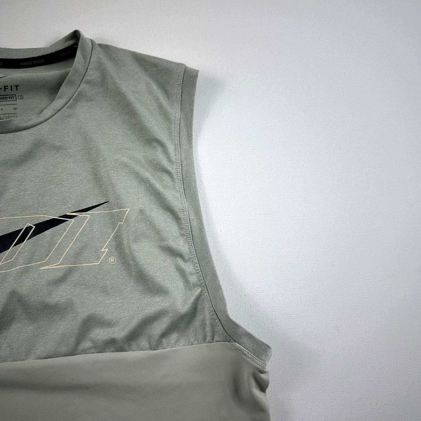 Nike Nike Pro Tank Top Mens Small Active Training Active Gym Sport Clash Running Gray Tank Sleeveless Mens S Regular Nike Pro Sport Fitness Running Jogging Size US S / EU 44-46 / 1 - 4 Thumbnail