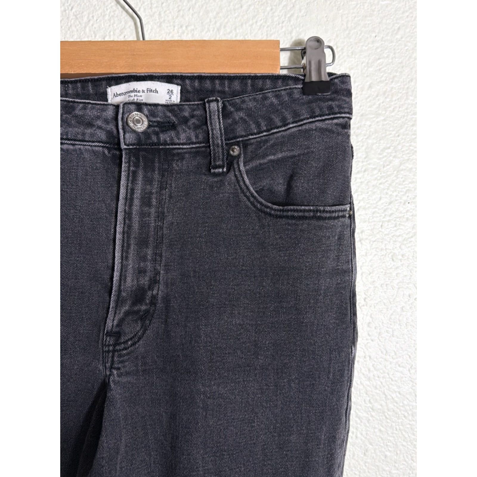 Abercrombie & Fitch Abercrombie & Fitch Jeans Mom High Rise Black 26X27 Womens Size 2 Size 42" / US 20 - 5 Thumbnail