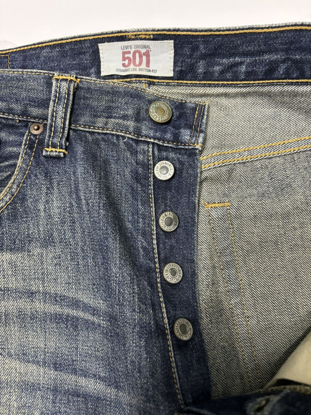 Levi's 🔥VINTAGE LEVIS 501 STRAIGHT LEG BUTTON FLY DENIM JEANS Size US 33 - 11 Thumbnail
