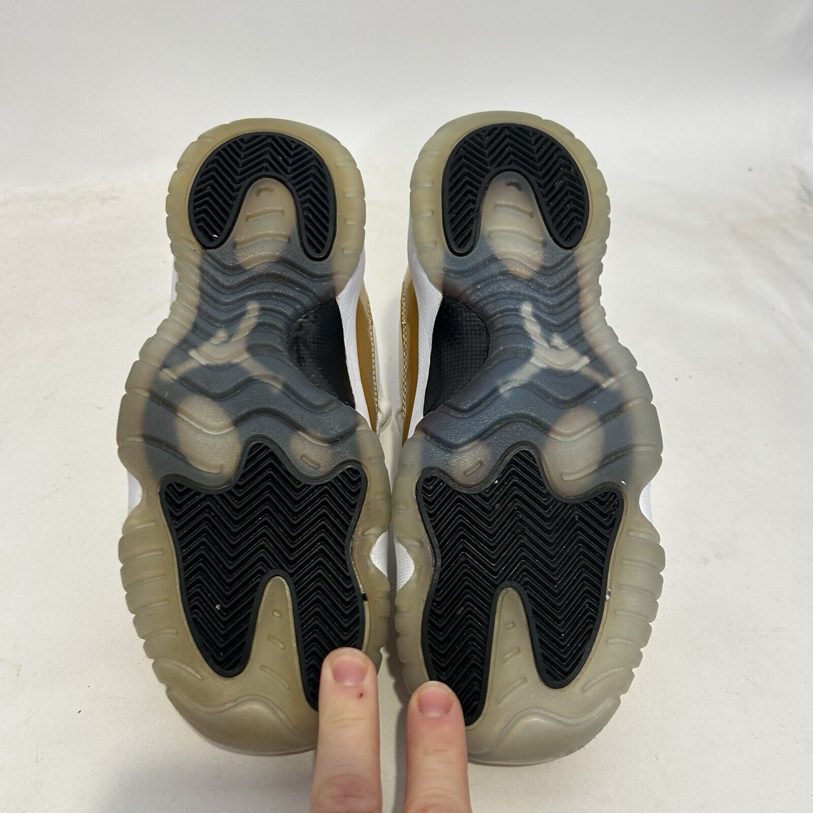 Jordan Brand Nike Air Jordan 11 Retro Low GS “Closing Ceremony” Size US 7 / IT 37 - 8 Thumbnail