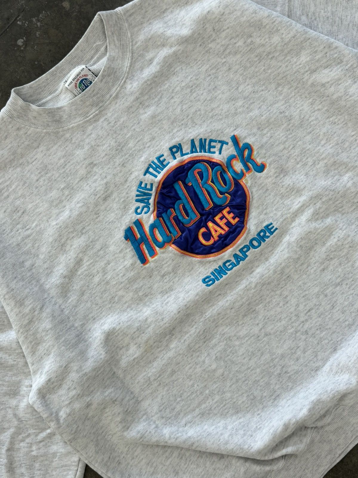 Hard Rock Cafe × Vintage Vintage Hard Rock Cafe Singapore Save the Planet Logo Crew Size US XL / EU 56 / 4 - 1 Thumbnail