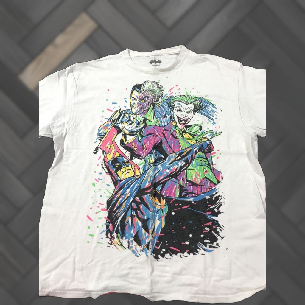 DC Comics VINTAGE Batman T-shirt 2 Face Joker Batman White XL Mens Short Sleeve Cotton Size US XL / EU 56 / 4 - 1 Thumbnail