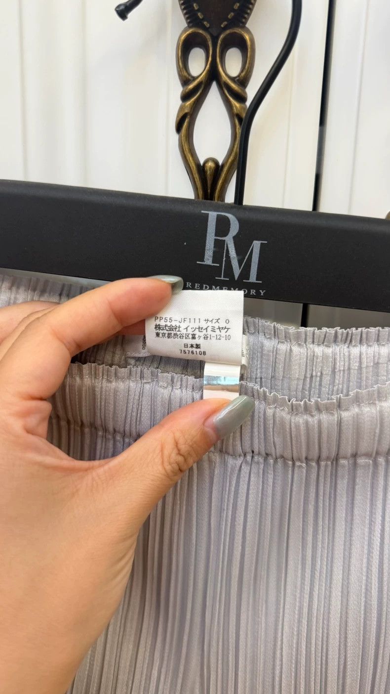 Issey Miyake Issey Miyake size:0 Grey pleated trousers Size 31" - 3 Thumbnail