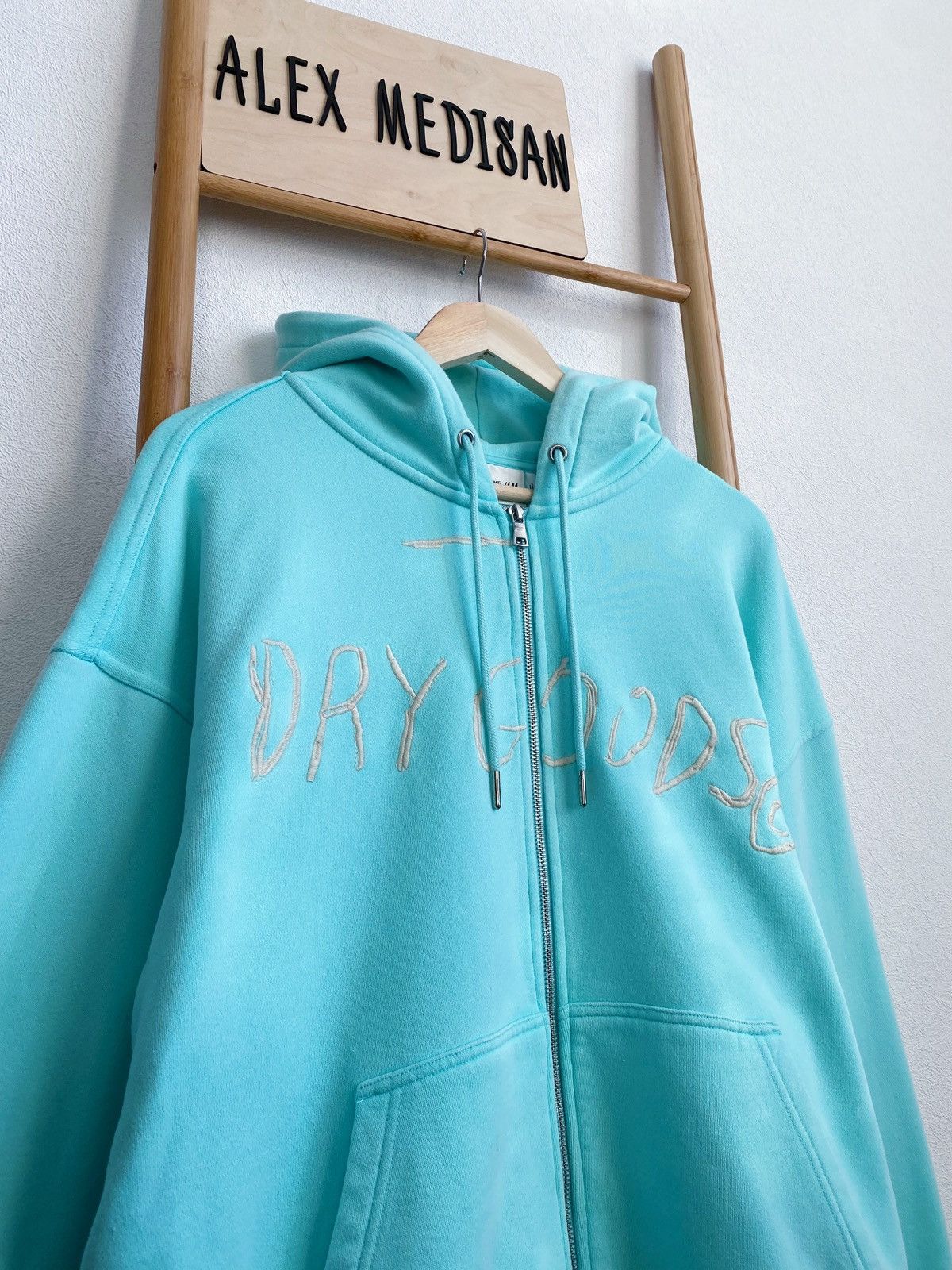 H&M × Jean-Michel Basquiat × Who Decides War WHO DECIDES WAR x BASQUIAT x H&M OVERSIZED FIT HOODED COTTON Size US M / EU 48-50 / 2 - 1 Thumbnail