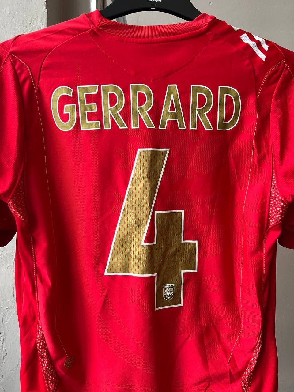 Umbro 2006/08 ENGLAND TEAM #4 GERRARD SOCCER JERSEY SHIRT SIZE S Size US S / EU 44-46 / 1 - 14 Thumbnail
