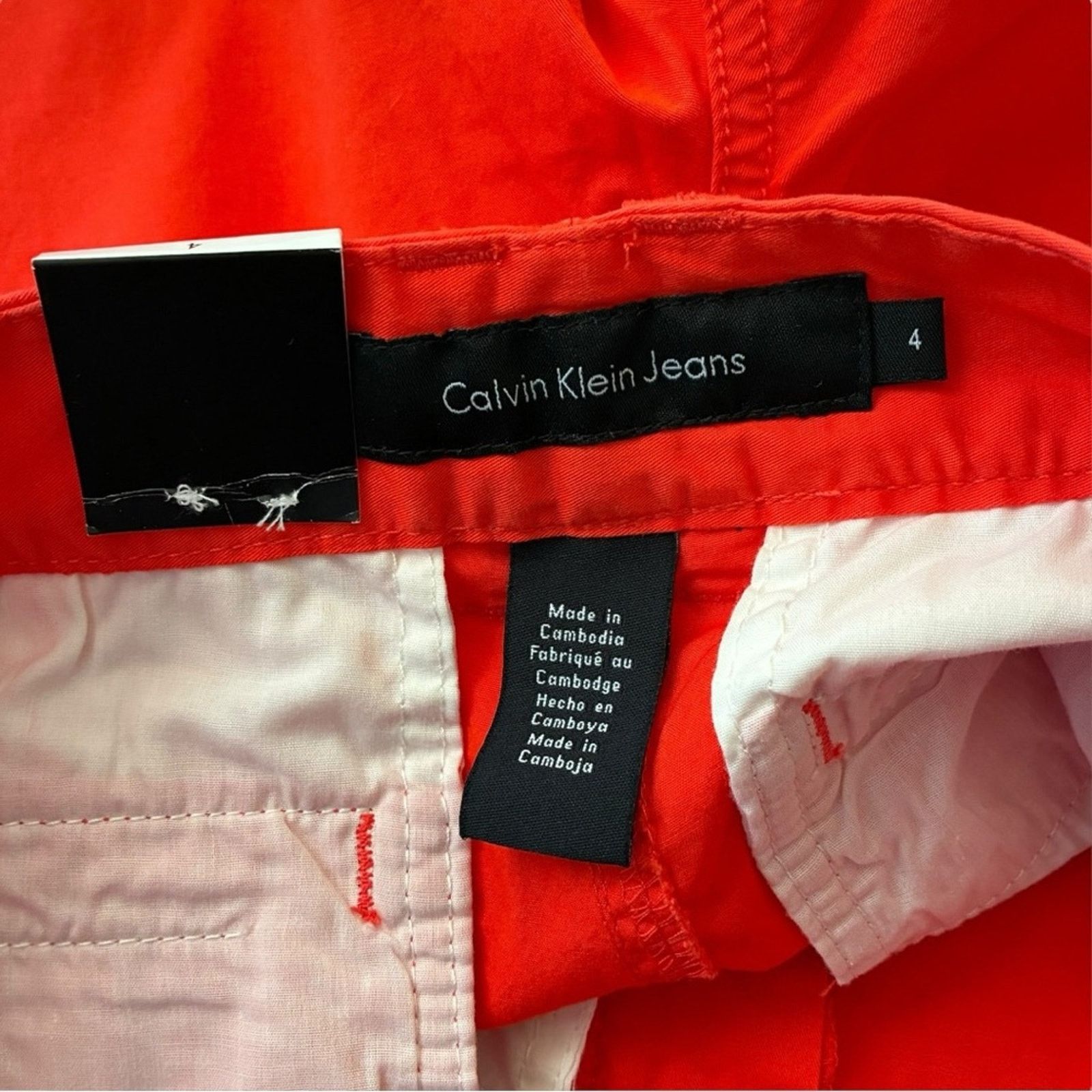 Calvin Klein Calvin Klein Jeans tailored shorts in color firecracker NWT Size 27" / US 4 / IT 40 - 6 Thumbnail