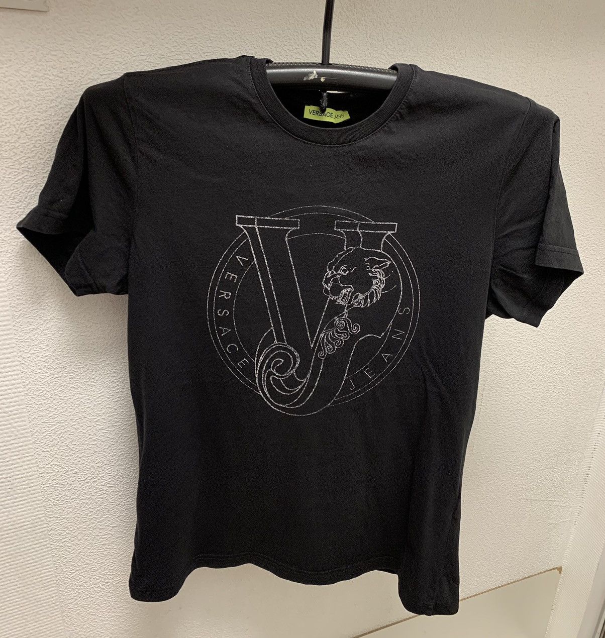 Versace Versace Jeans black big logo t-shirt M sz Size US M / EU 48-50 / 2 - 1 Thumbnail