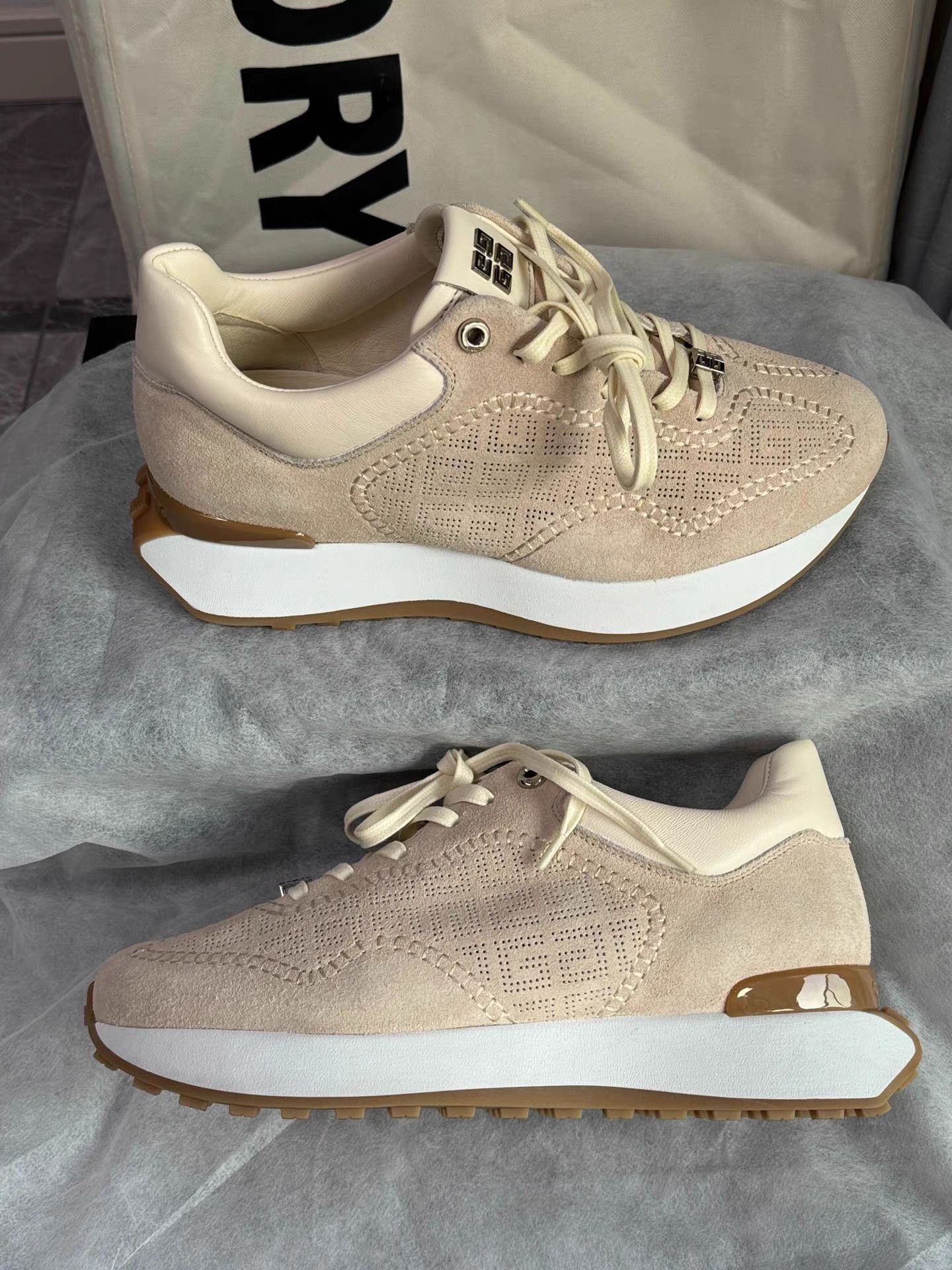 Givenchy GIVENCHY Suede Runner Sneakers K6 Size US 7.5 / EU 40-41 - 5 Thumbnail