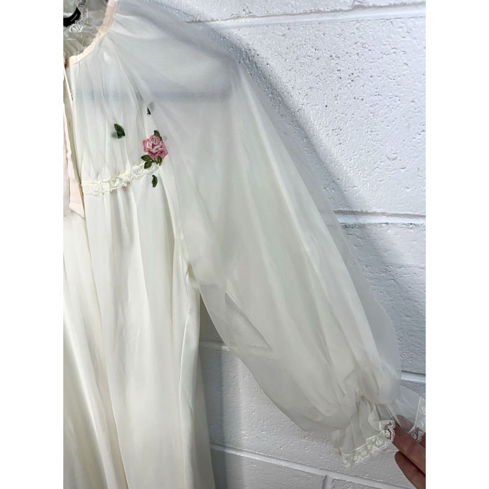 Vintage VINTAGE 1960s Sheer Nylon Peignoir Robe Topper Ivory Pink Rose Embroidered Lace Trim Size ONE SIZE - 3 Thumbnail