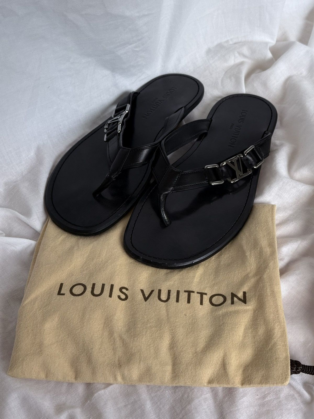 Designer × Louis Vuitton Louis Vuitton Black Leather Silver Buckle LV Flip Flops Size US 8 / EU 41 - 2 Thumbnail