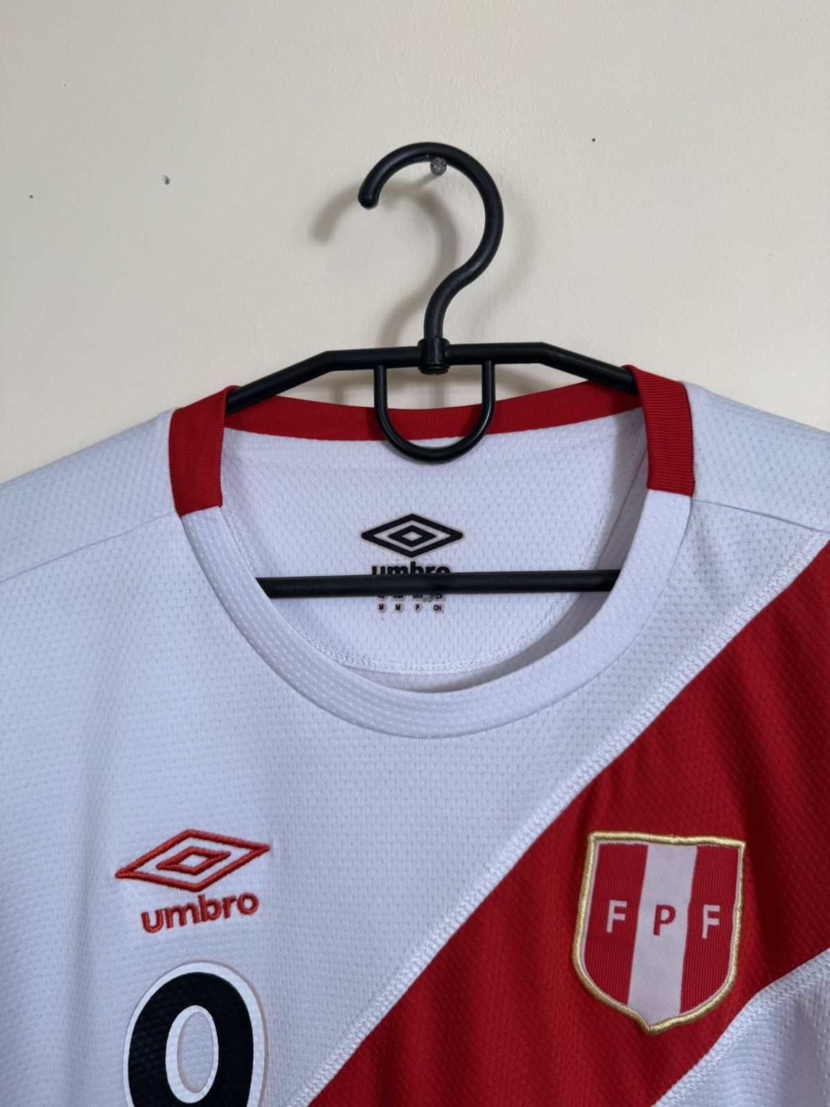 Umbro Umbro Peru FPF Jersey 2018 Guerrero #9 Football Shirt Home Size US M / EU 48-50 / 2 - 16 Thumbnail