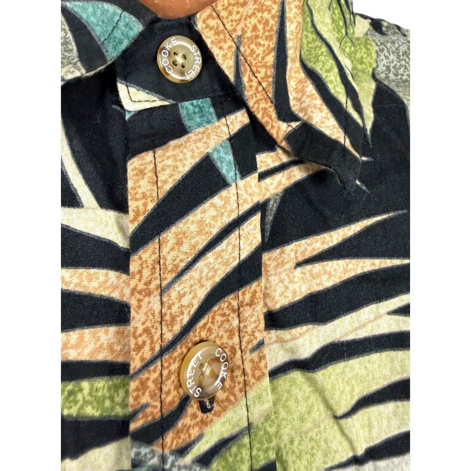 Vintage VINTAGE Cooke Street Hawaiian Shirt Men L Black Cotton Short Sleeve Button-Up Geometric Leaf Palm 90s Beach Tropical Pockets Mens Size US L / EU 52-54 / 3 - 3 Thumbnail
