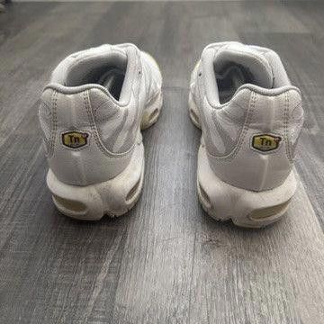 Nike NIKE • Air Max Plus "2018 Triple White" (13M) Size US 13 / EU 46 - 11 Thumbnail
