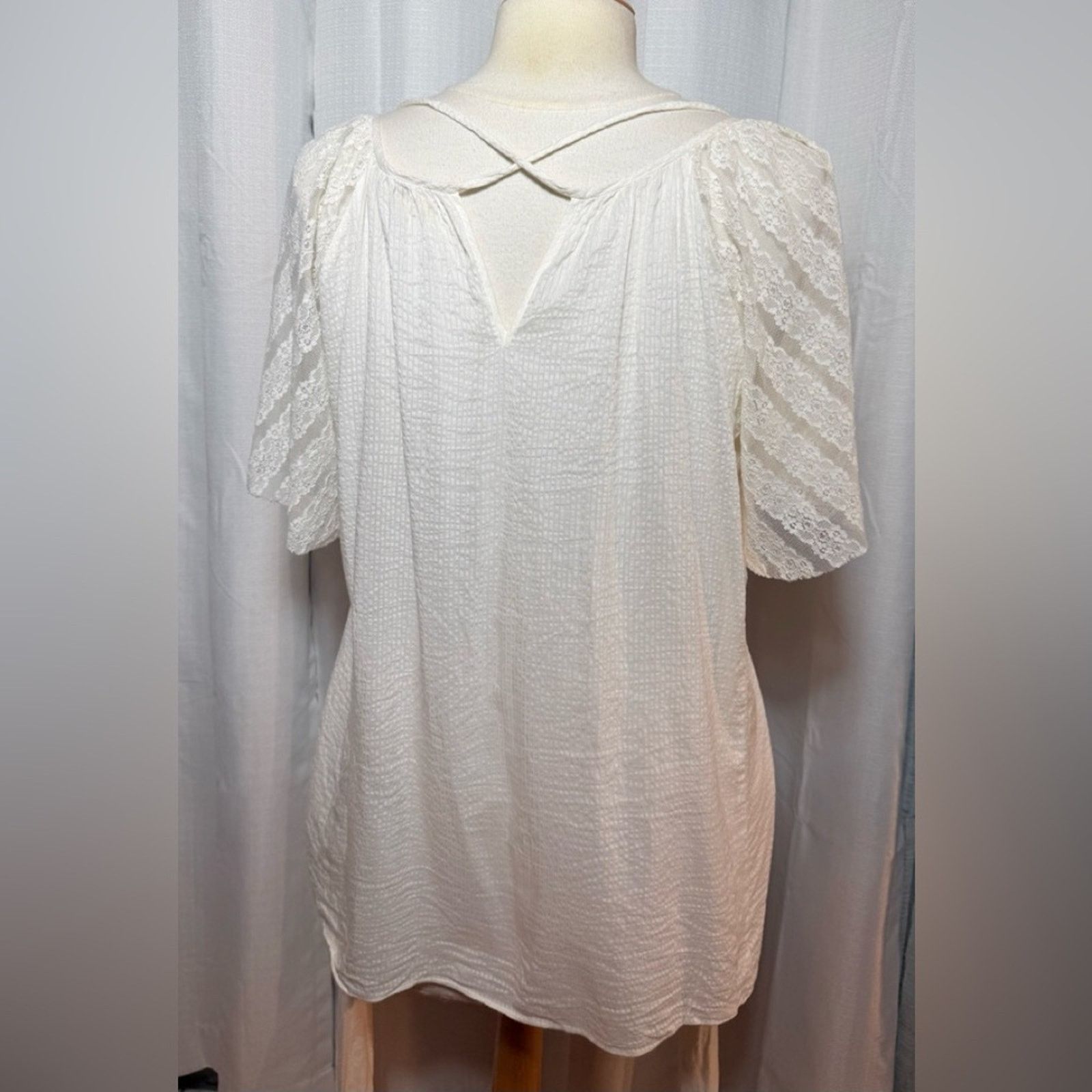 & Other Stories Chic White Lace Flutter Sleeve Blouse Size L / US 10 / IT 46 - 9 Thumbnail