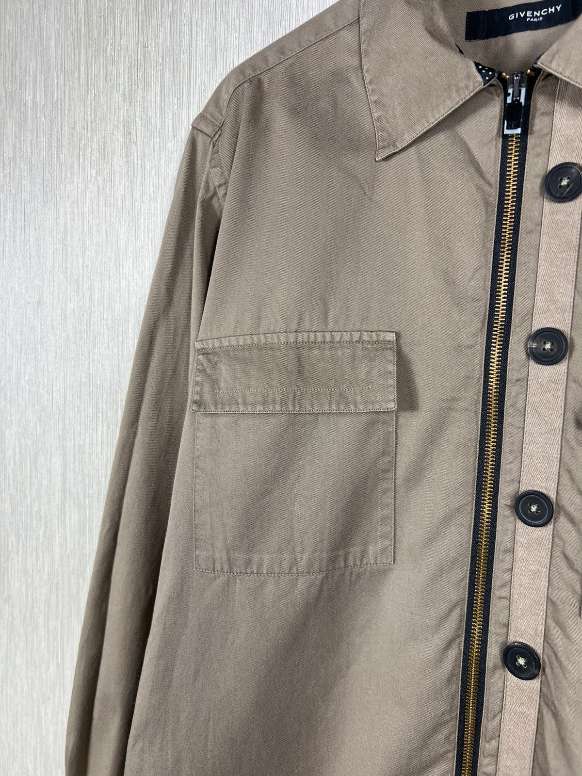 Givenchy Archival Givenchy zip overshirt jacket buttons shirt pockets Size US M / EU 48-50 / 2 - 4 Thumbnail