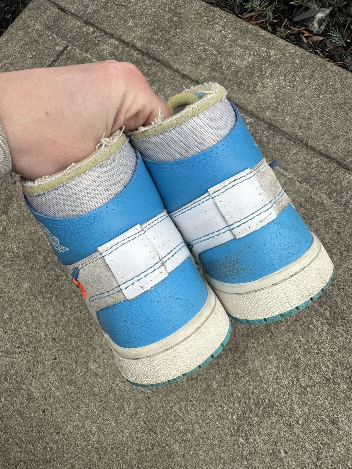 Jordan Brand × Off-White Nike Air Jordan 1 High OG Off-White UNC size 5.5 Size US 5.5 / EU 38 - 4 Thumbnail