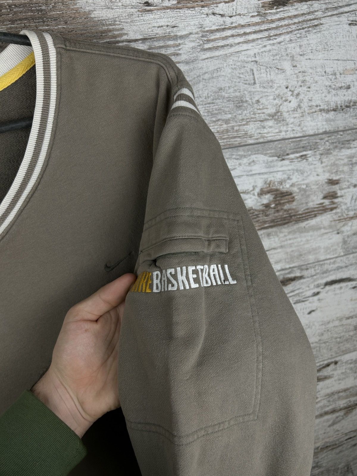 Nike Mens Vintage Nike Basketball Sweatshirt basic swoosh brown Size US XL / EU 56 / 4 - 16 Thumbnail