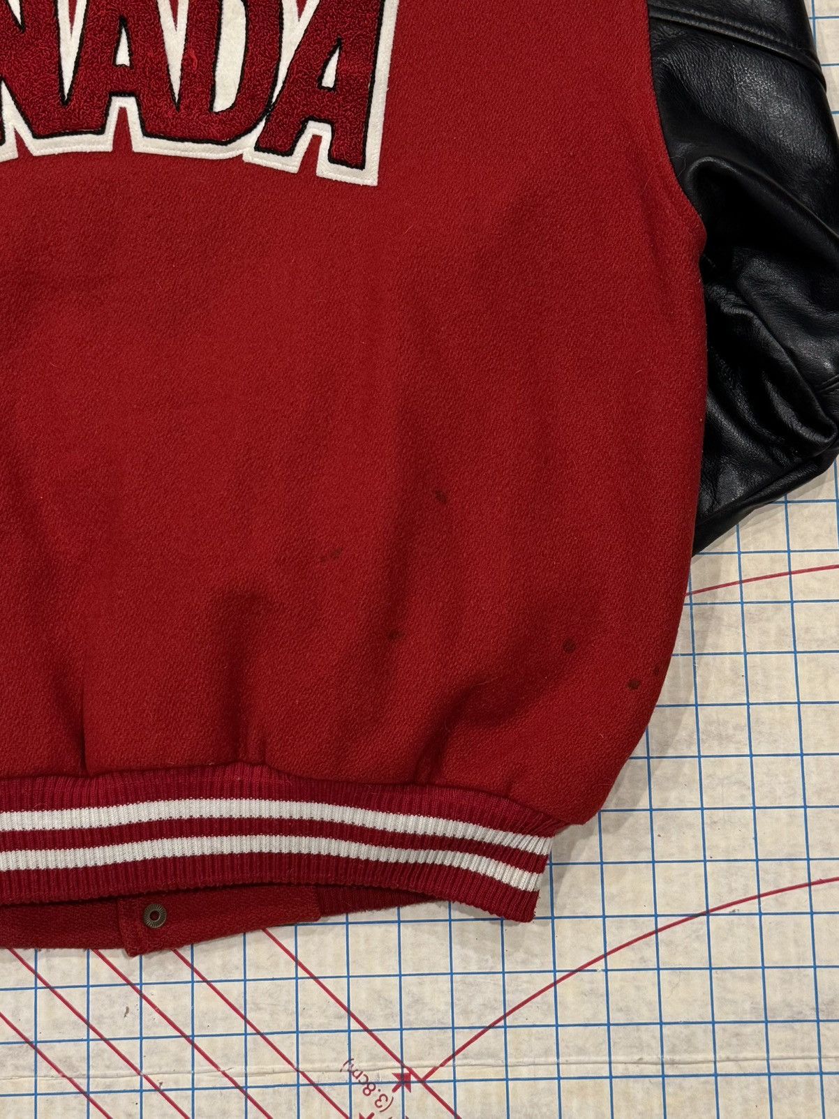Vintage Vintage Canada Bomber Jacket Wool and Leather Fits Large Size US L / EU 52-54 / 3 - 12 Thumbnail