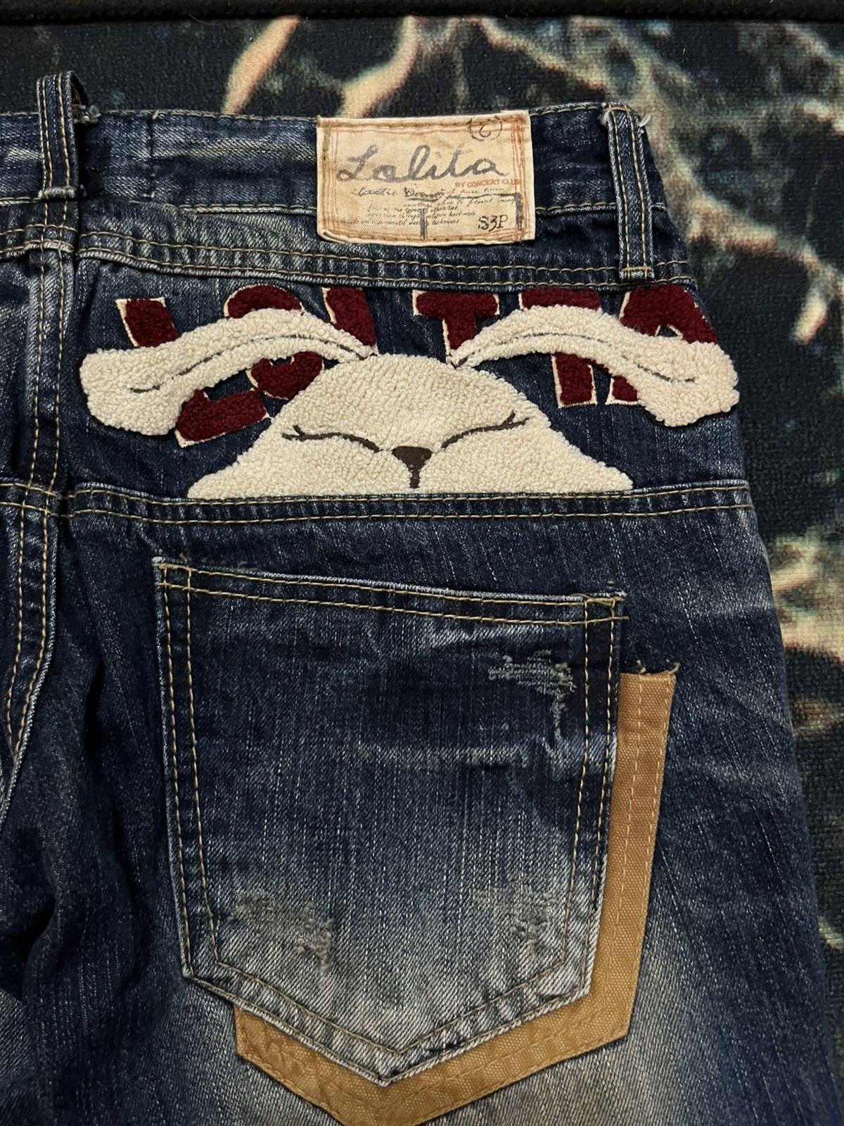 Japanese Brand × Jean × Vintage YOSHITOMO NARA LOLITA JEANS 32 X 35.5 Size 32" / US 10 / IT 46 - 13 Thumbnail