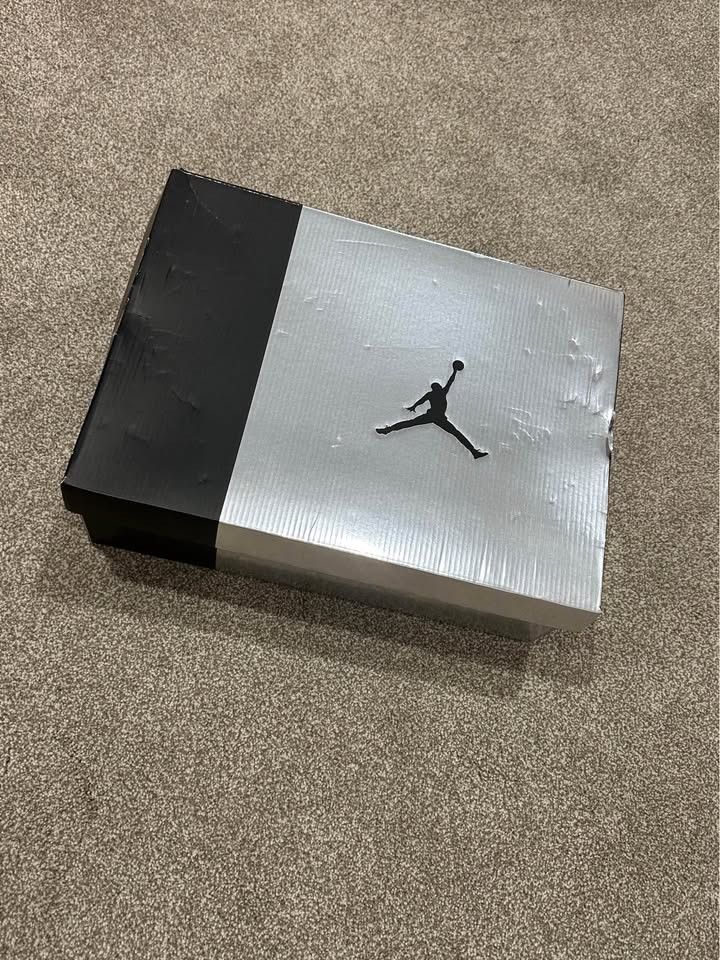 Nike Nike Air Jordan’s retro 6s Size US 11 / EU 44 - 5 Thumbnail