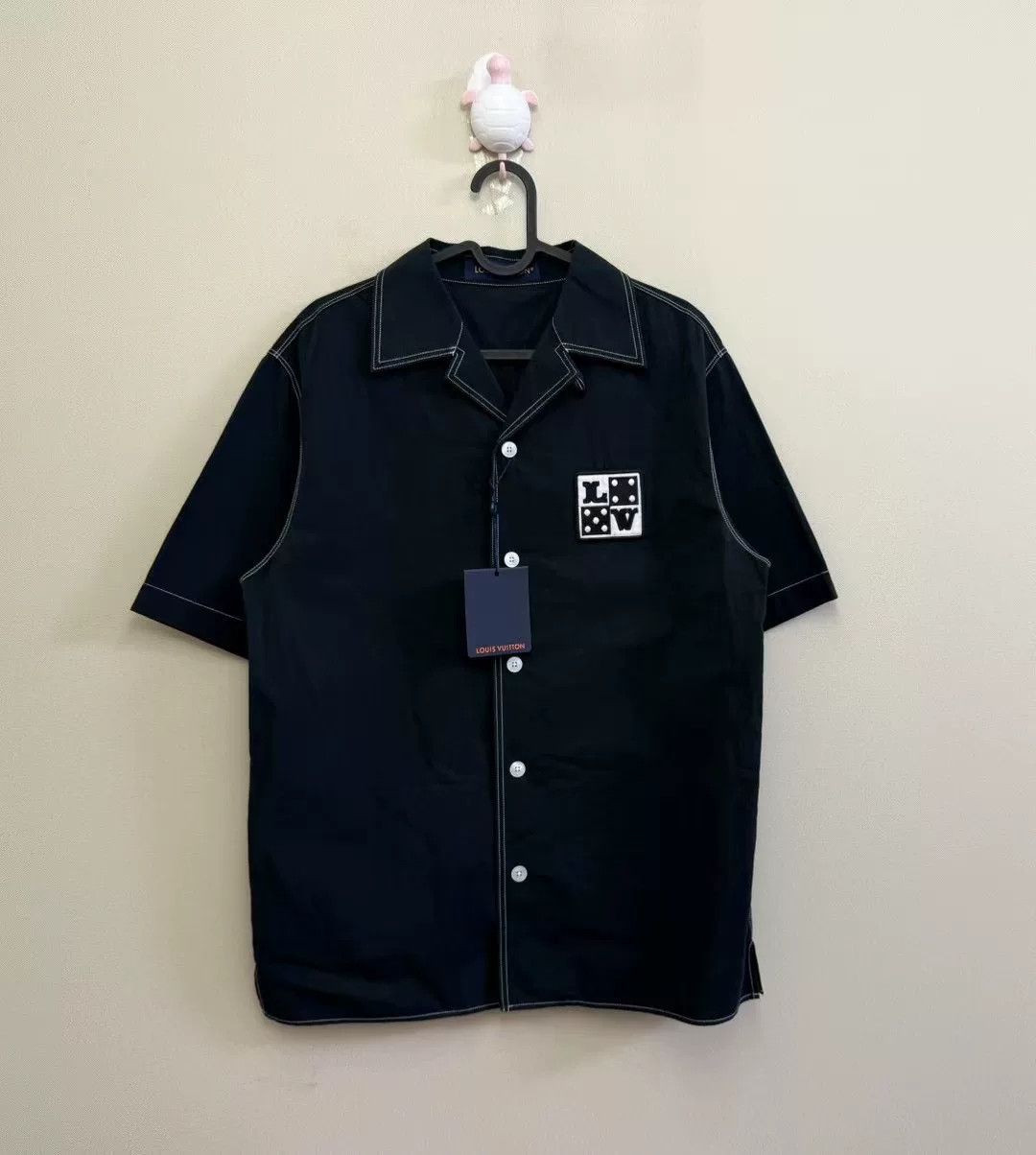 Louis Vuitton Louis Vuitton LV Letter Short-Sleeve Shirt Size US M / EU 48-50 / 2 - 1 Thumbnail