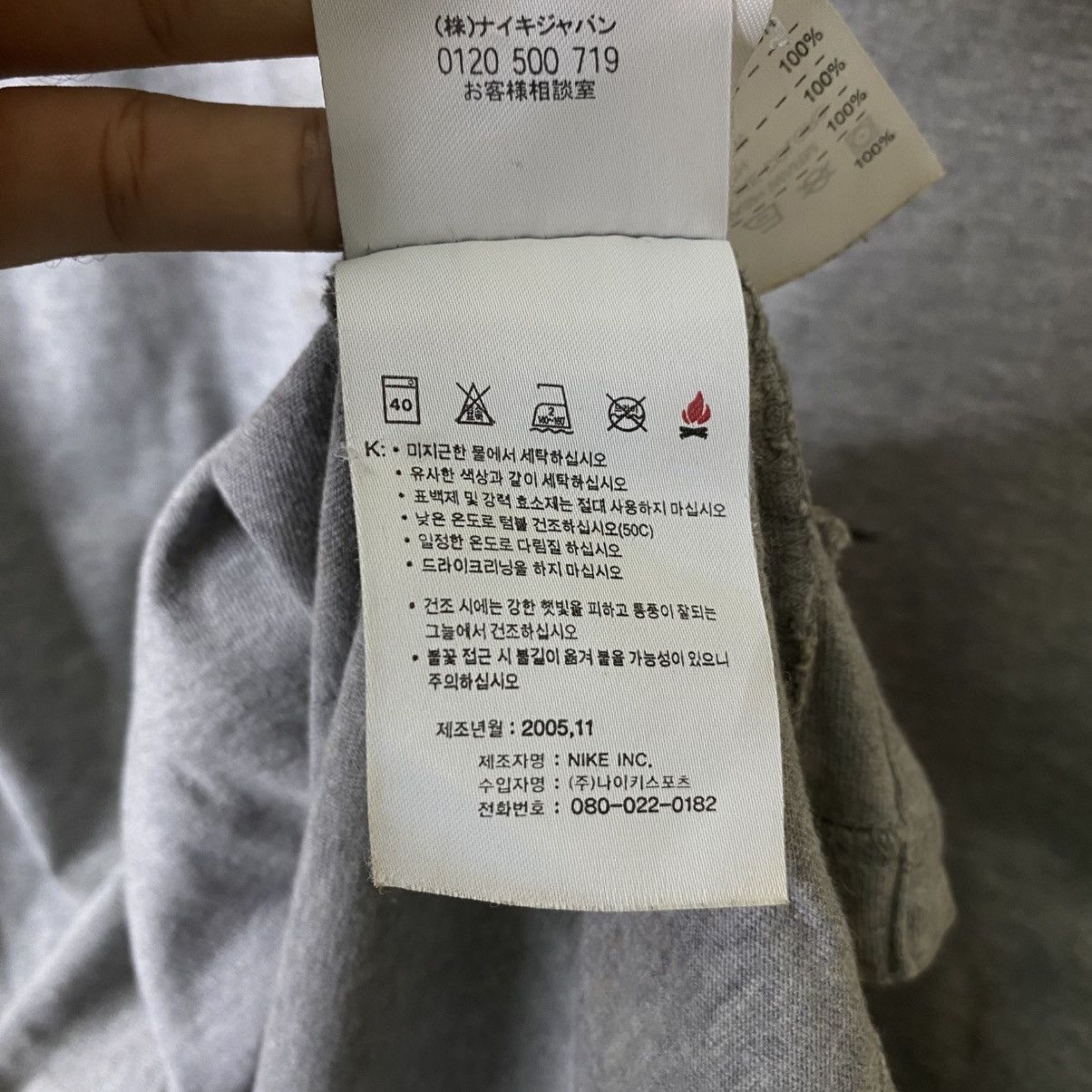 Nike Vintage Y2K Nike Essential Embroidery Small Swoosh T Shirt Size US M / EU 48-50 / 2 - 9 Thumbnail