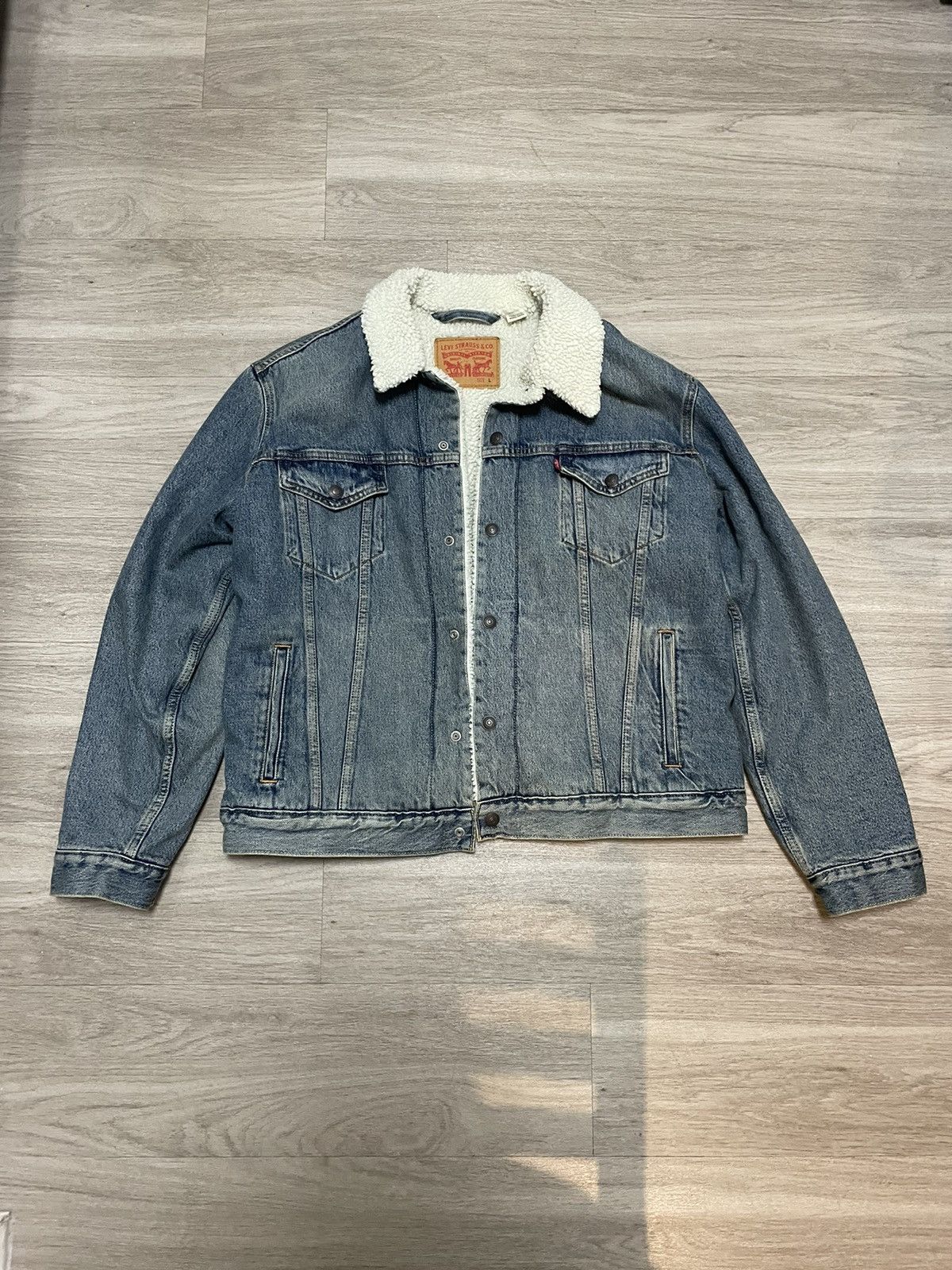 image of Levis Levi’S Sherpa-Lined Denim Jacket in Blue, Men's (Size Large)