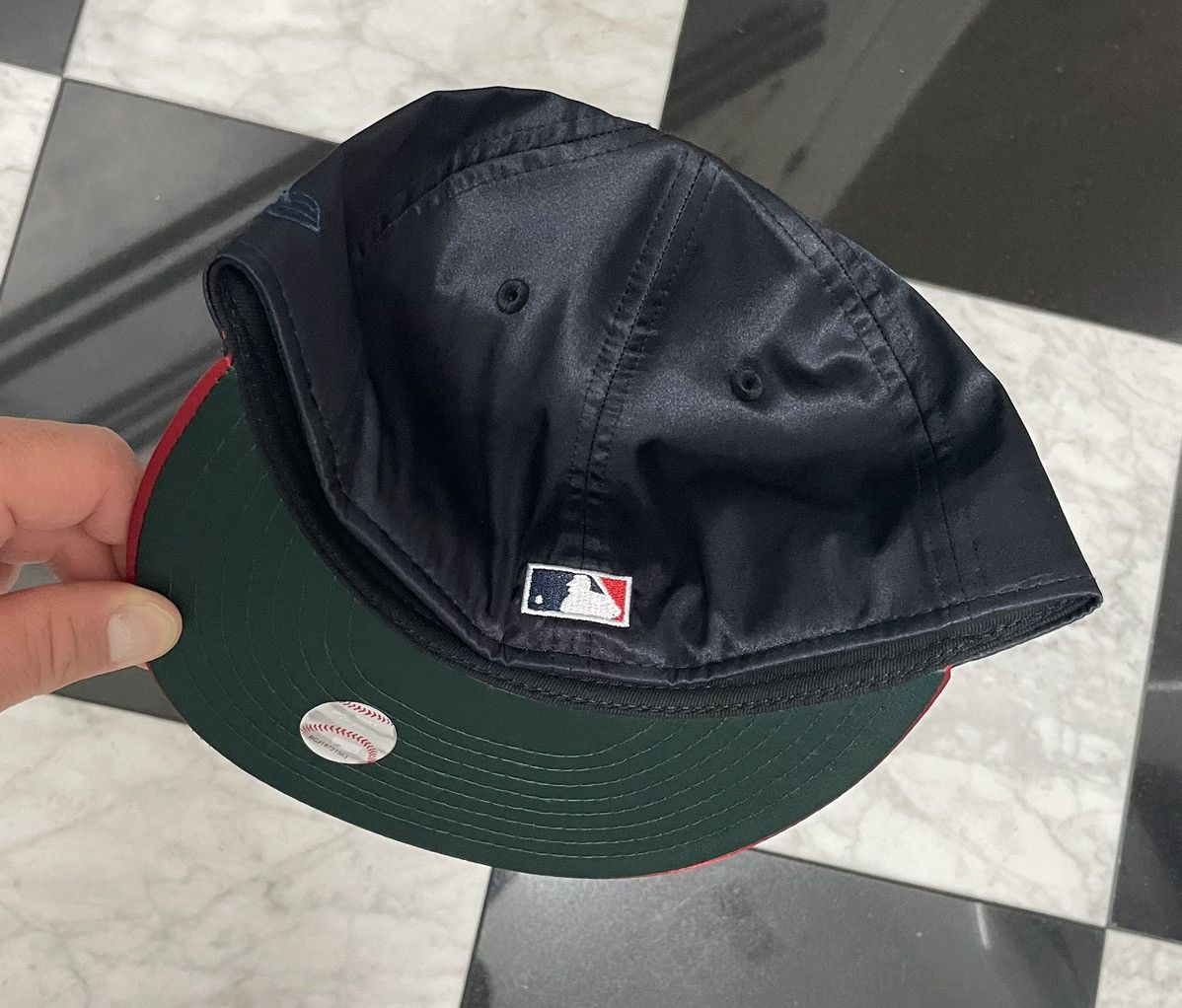 New Era 🔥 Exclusive white Sox all satin fitted 7 1/8 Size ONE SIZE - 3 Thumbnail