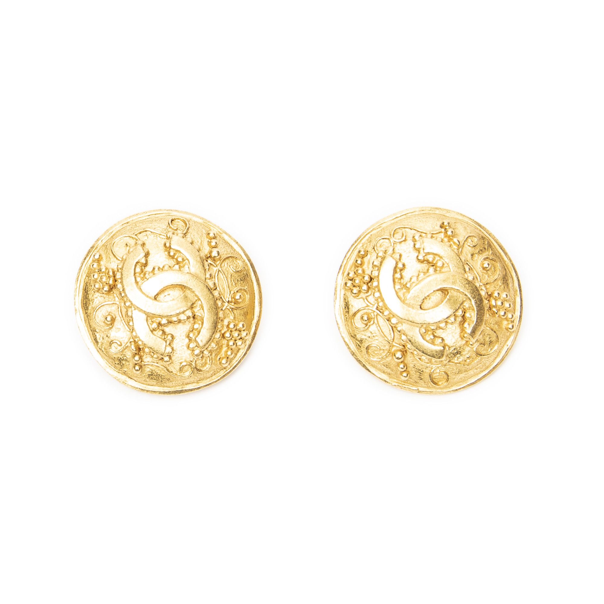 Chanel CC Round Clip On Earrings Size ONE SIZE - 1 Thumbnail