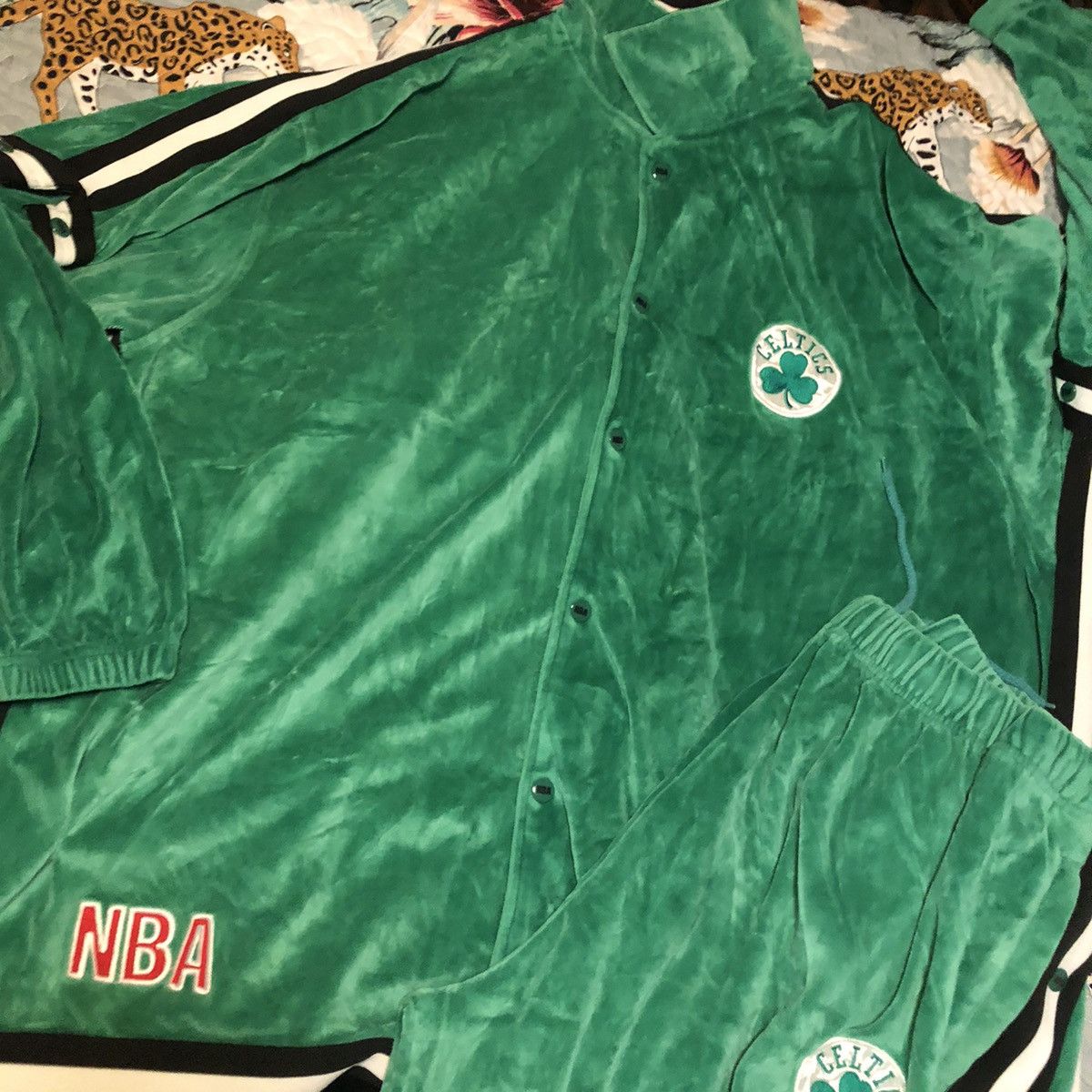 NBA NBA Vintage Warmup Suit Celtics Size US 44 / EU 60 - 9 Thumbnail
