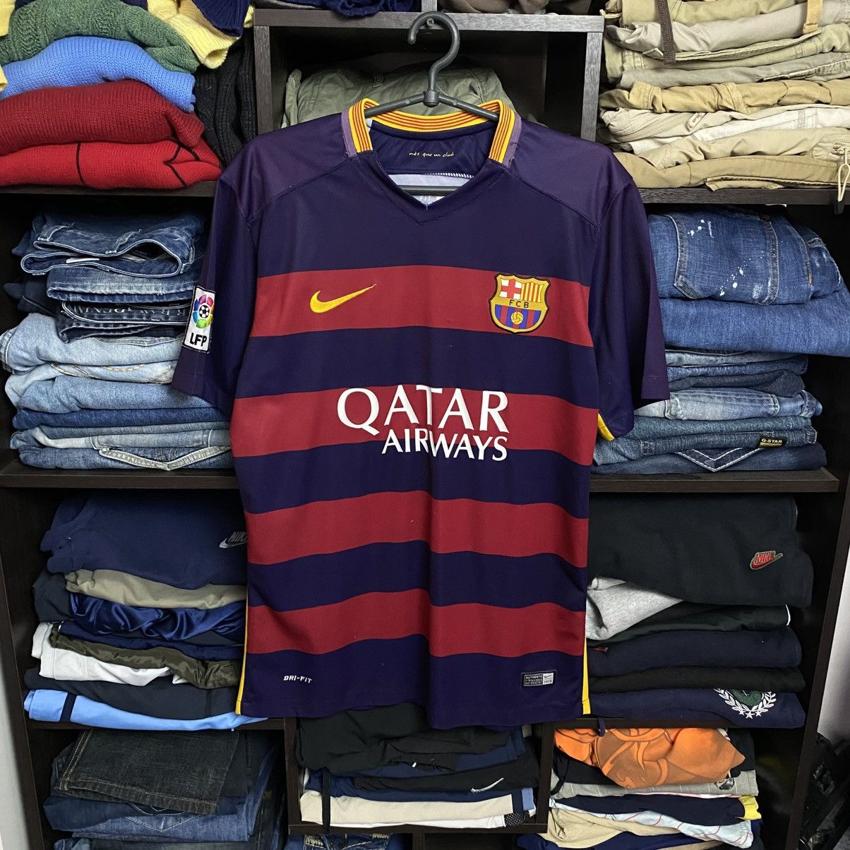 Nike Vintage Nike FC Barcelona 2015 Home Soccer jersey size M Size US M / EU 48-50 / 2 - 1 Thumbnail