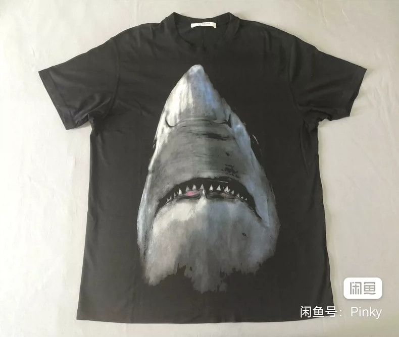Givenchy Givenchy Shark Short Sleeve T-Shirt Size US M / EU 48-50 / 2 - 1 Thumbnail