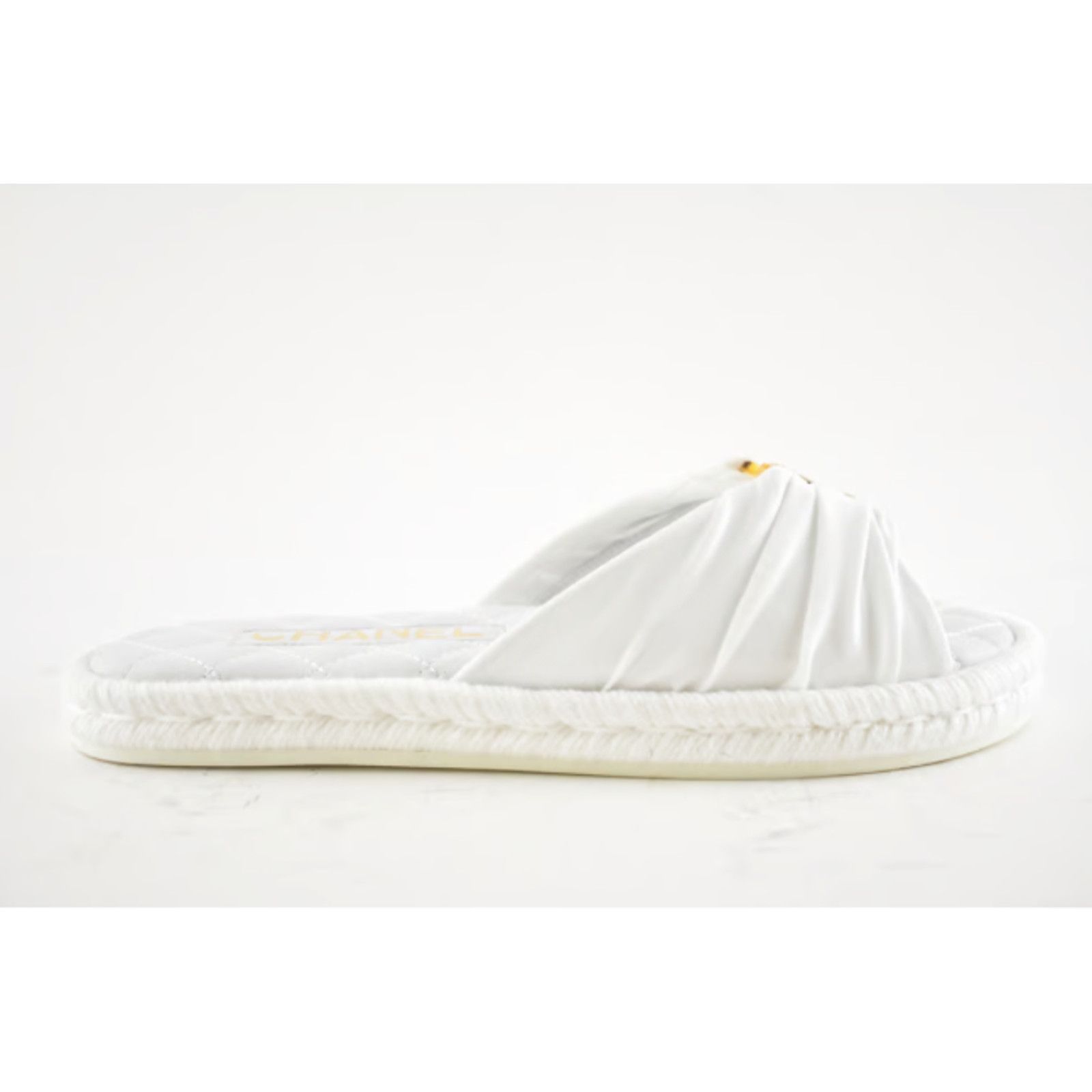 Chanel Chanel 20S White Coco Beach Gold CC Logo Slide Espadrille Size US 6 / IT 36 - 12 Thumbnail