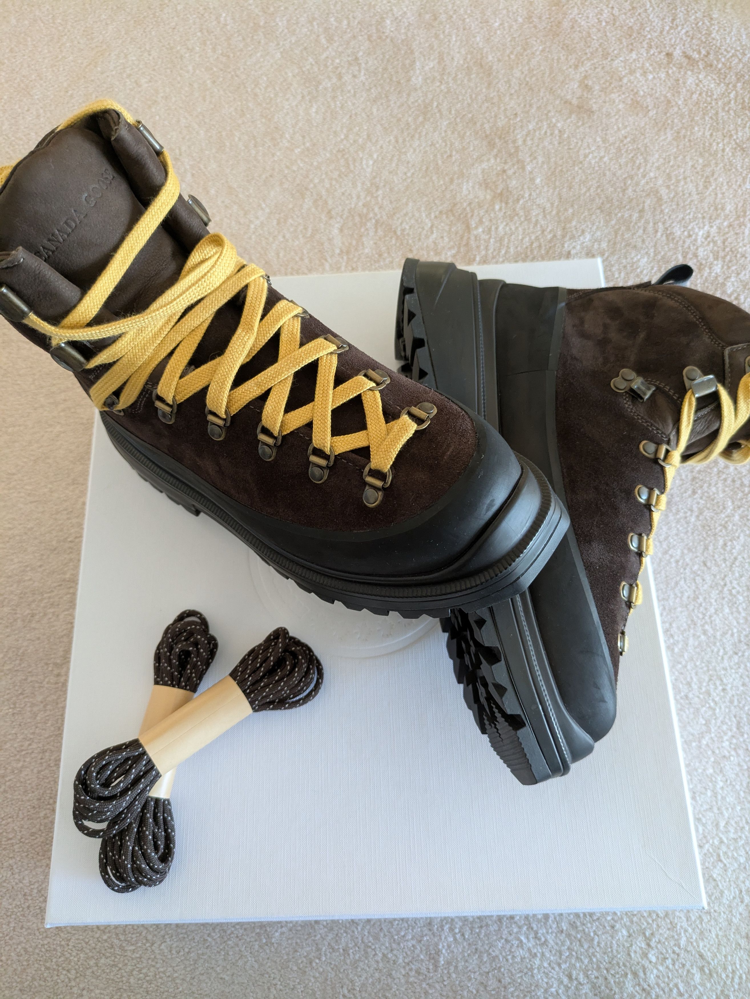 Canada Goose Journey Boot in Walnet/Black, US10/EU43 Size US 10 / EU 43 - 1 Thumbnail