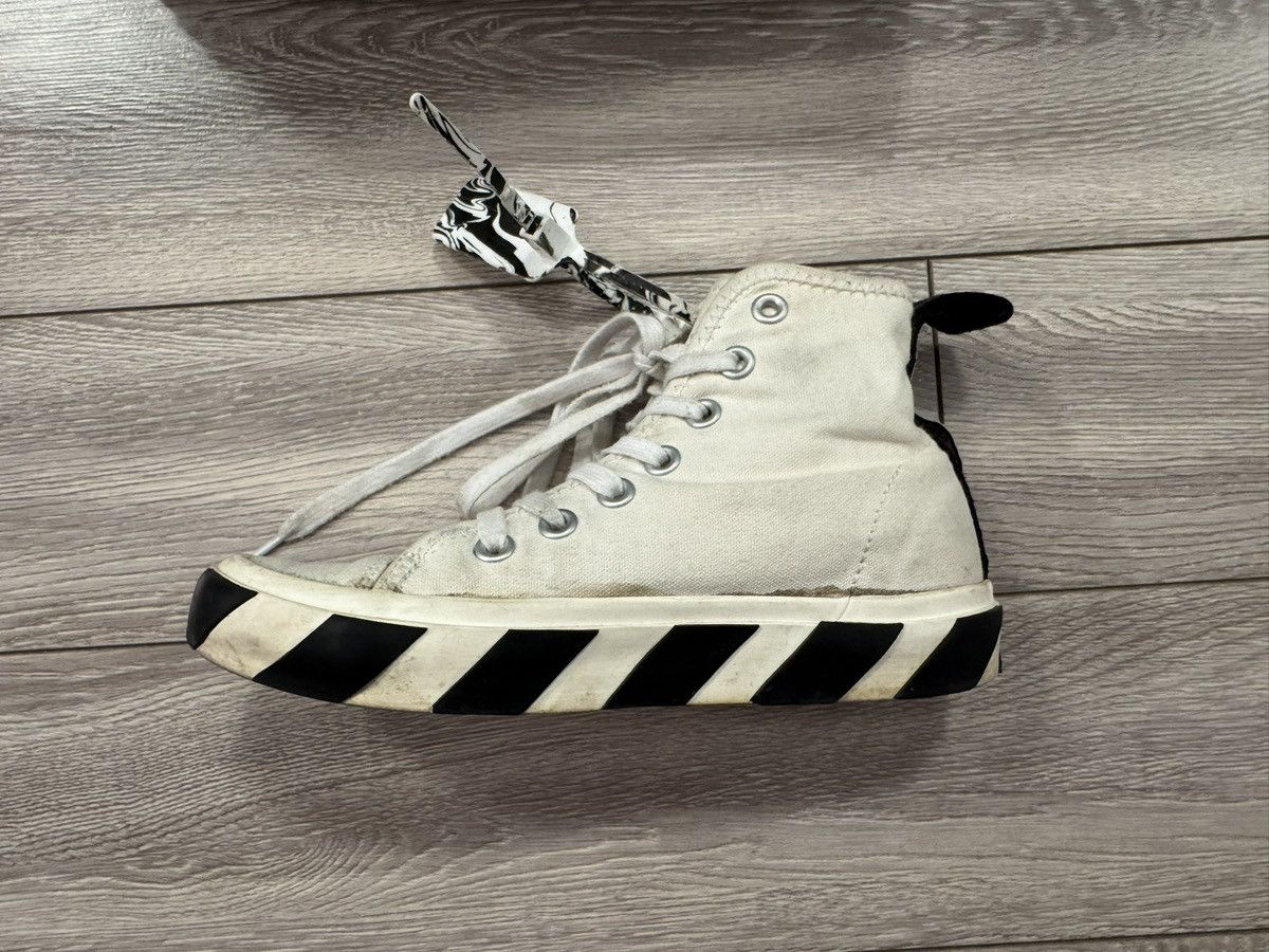 Off-White OFF-WHITE Mid Vulcanized Canvas Arrow Sneakers Size US 7 / IT 37 - 2 Thumbnail