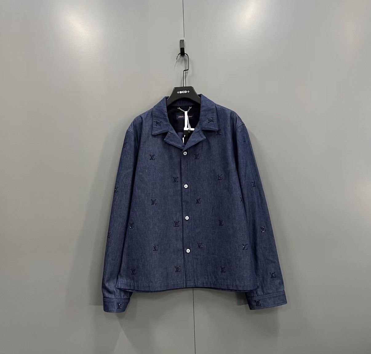 Louis Vuitton Louis Vuitton 25SS rhinestone logo denim shirt J41 Size XXL / US 16-18 / IT 52-54 - 1 Thumbnail