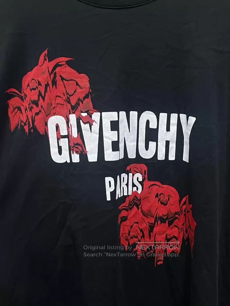 Givenchy Givenchy Black T-shirt with rose flower letter print on ch Size US L / EU 52-54 / 3 - 8 Thumbnail