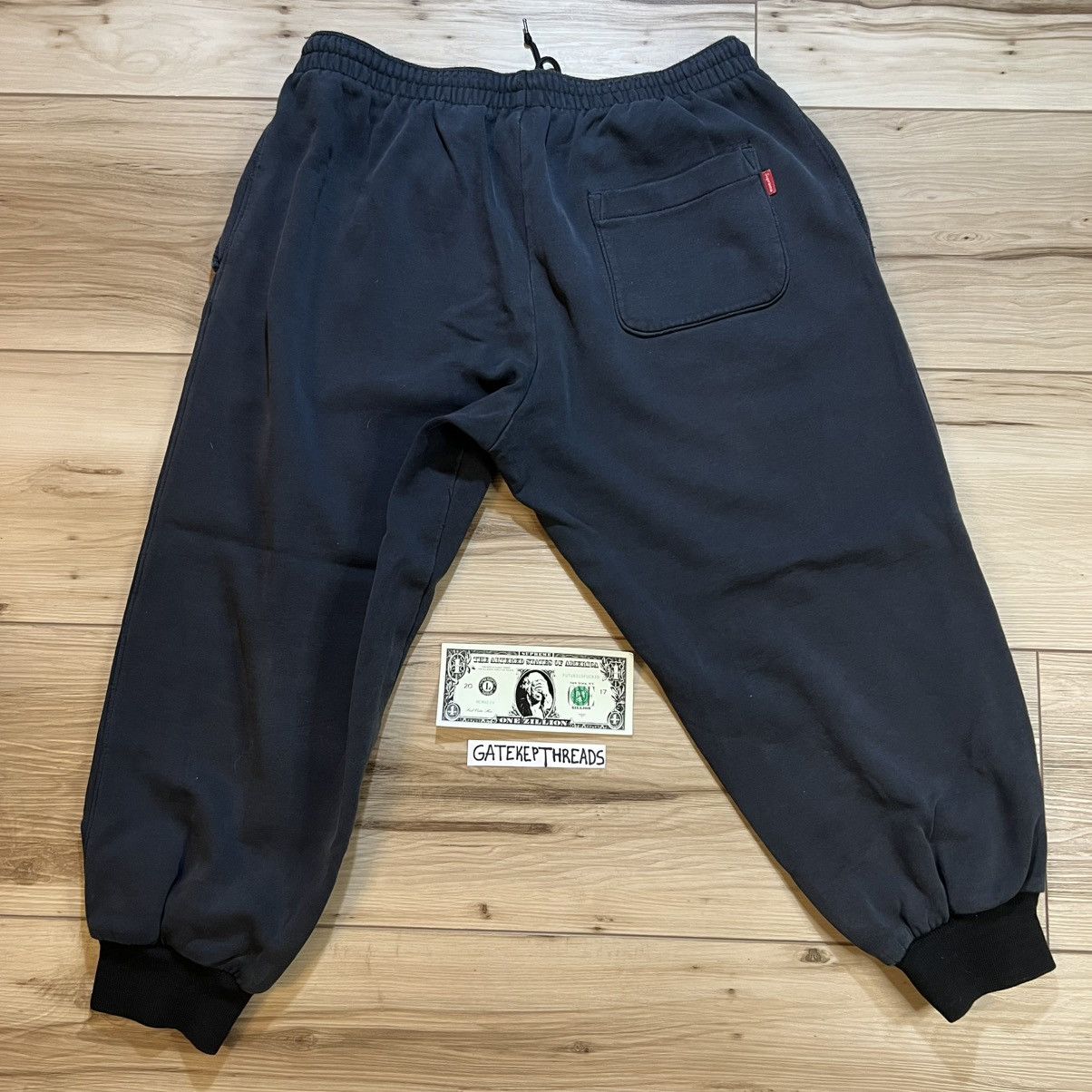 Jordan Brand × Supreme Supreme Jordan Sweatpants Owned by Salehe Bembury Size US 34 / EU 50 - 6 Thumbnail