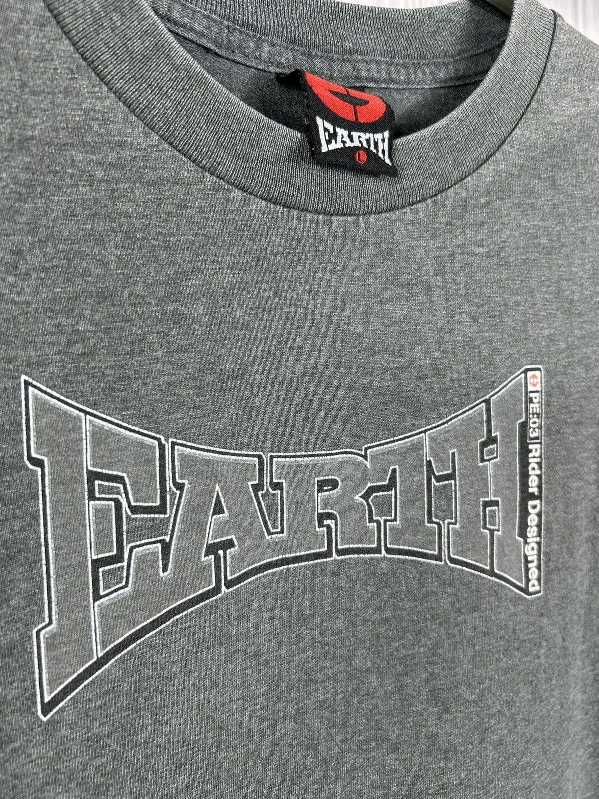 Vintage Vintage Planet Earth Skateboarding USA T-Shirt Size L Size US L / EU 52-54 / 3 - 6 Thumbnail