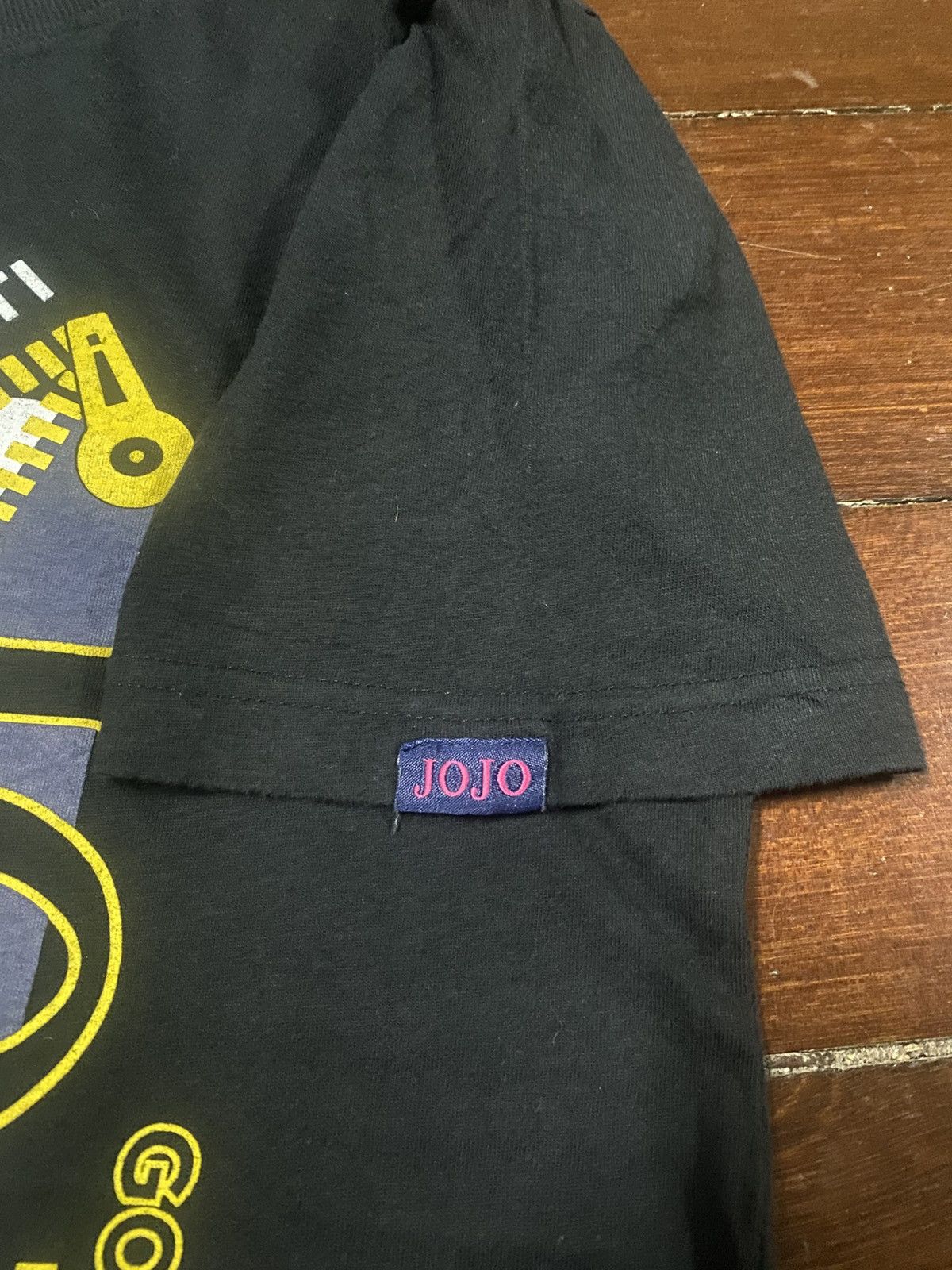 Anime RARE JOJO’S BIZARRE ADVANTURE BRUNO BUCCIARATI tee Size US M / EU 48-50 / 2 - 6 Thumbnail