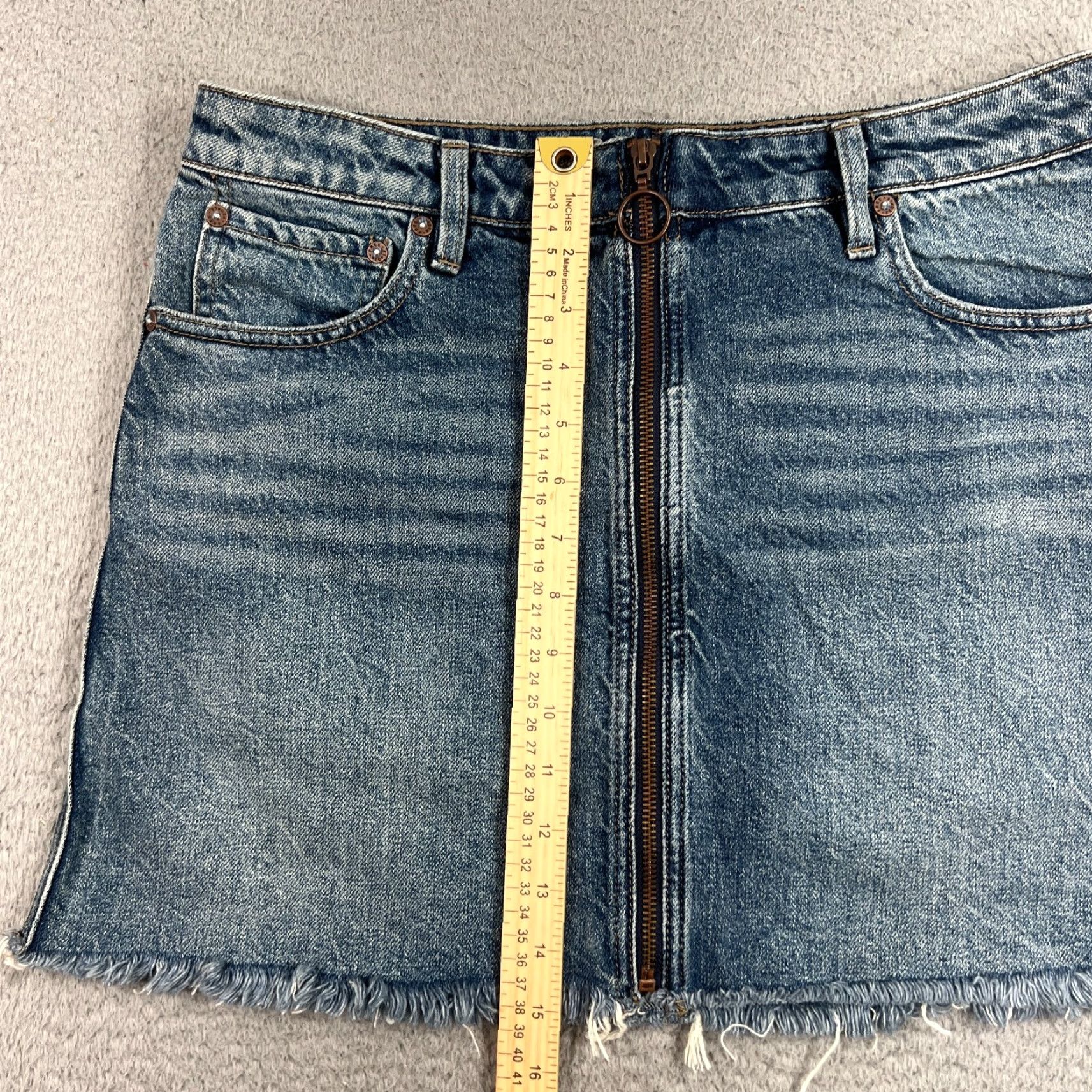 Vintage We The Free Black Denim Mini Skirt Size 30 Women's Casual Zip Pocket Size 30" / US 8 / IT 44 - 3 Thumbnail