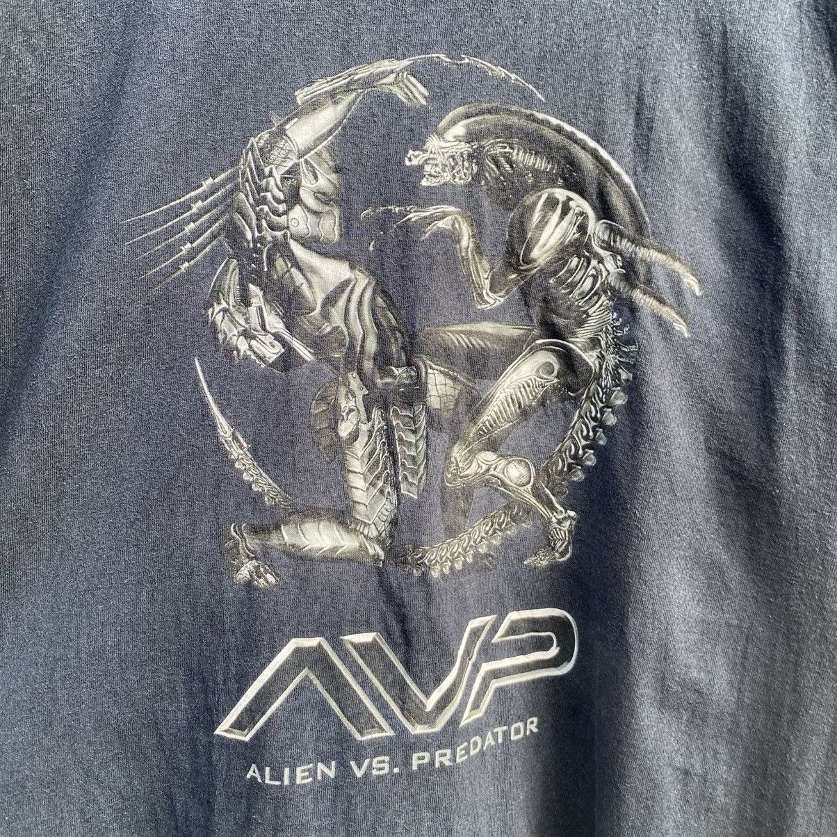 Expert Horror Vintage 2004 Alien Vs Predator Movie Promo Tee Faded Size US XL / EU 56 / 4 - 3 Thumbnail