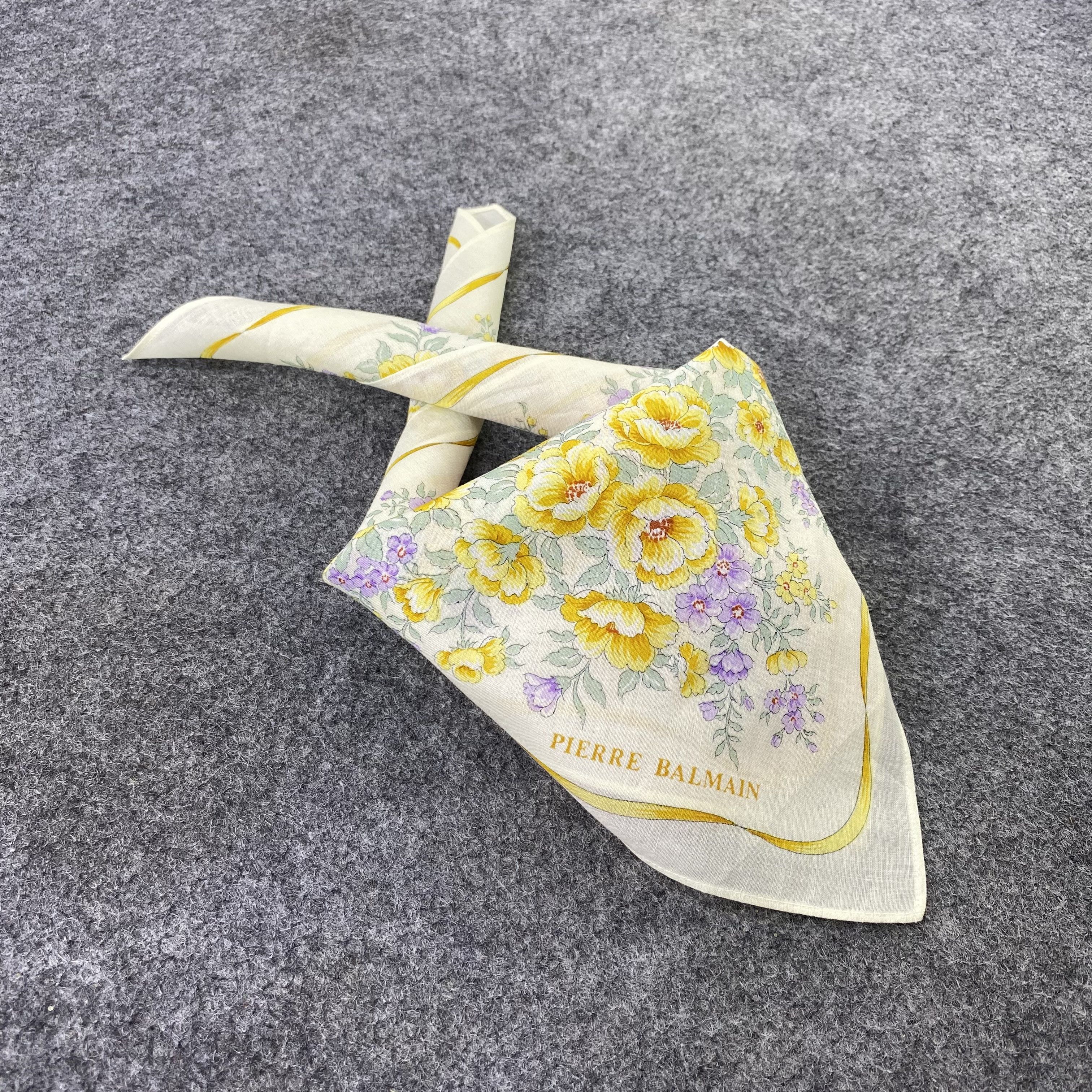 Pierre Balmain Pierre Balmain Handkerchief / Bandana / Neckerchief -B929 Size ONE SIZE - 1 Thumbnail