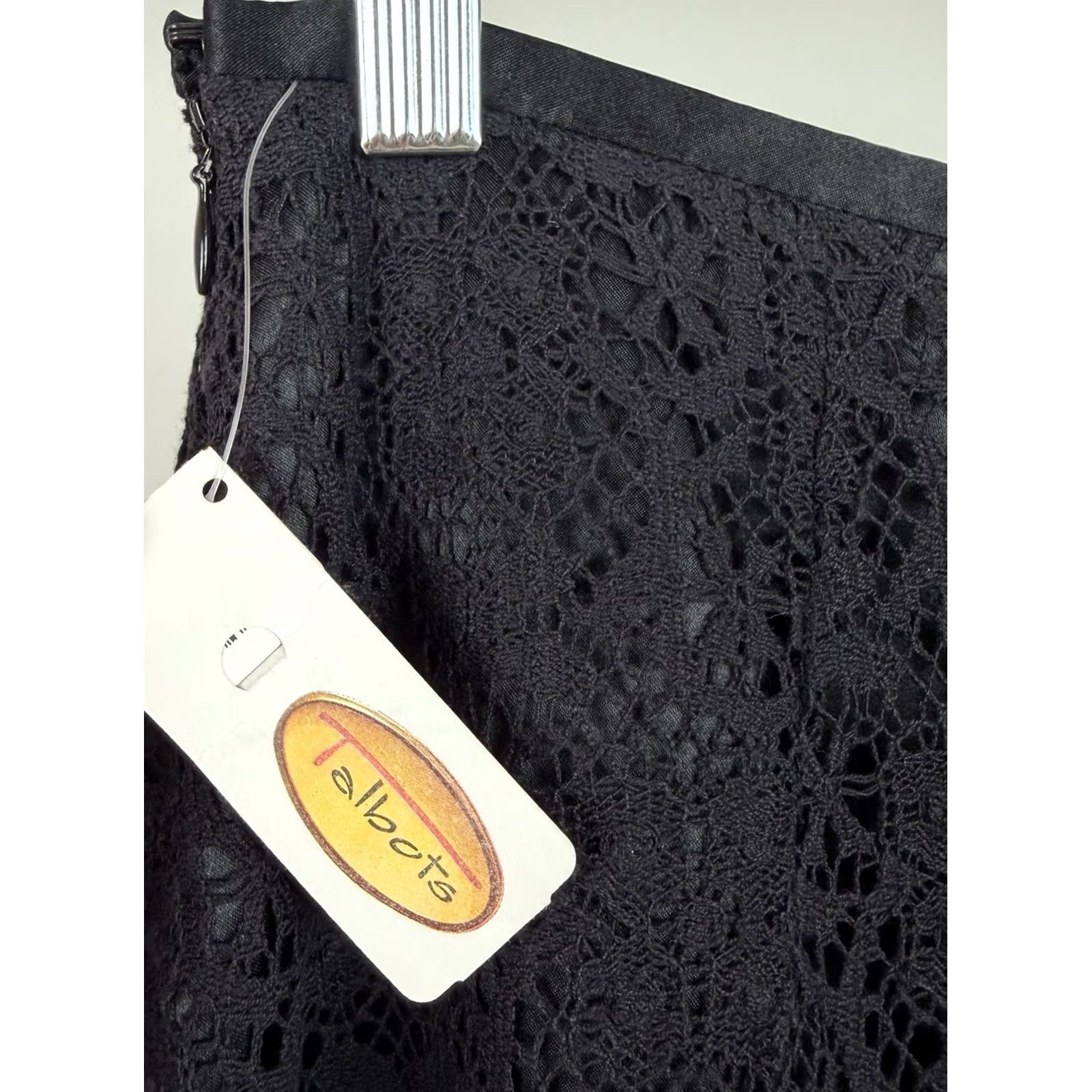 Talbots VINTAGE Talbots Skirt Womens 4 Midi Black Lace Satin Lining NWT 90s Bohemian Retro Gothic Size 27" / US 4 / IT 40 - 7 Thumbnail