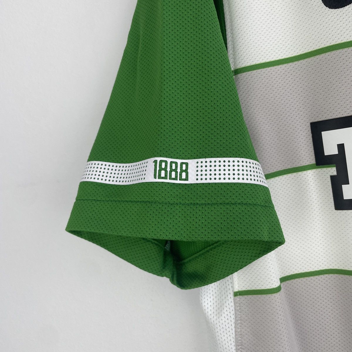 Nike Celtic Nike Away Soccer Jersey Shirt Men 2011/2012 size M Size US M / EU 48-50 / 2 - 7 Thumbnail