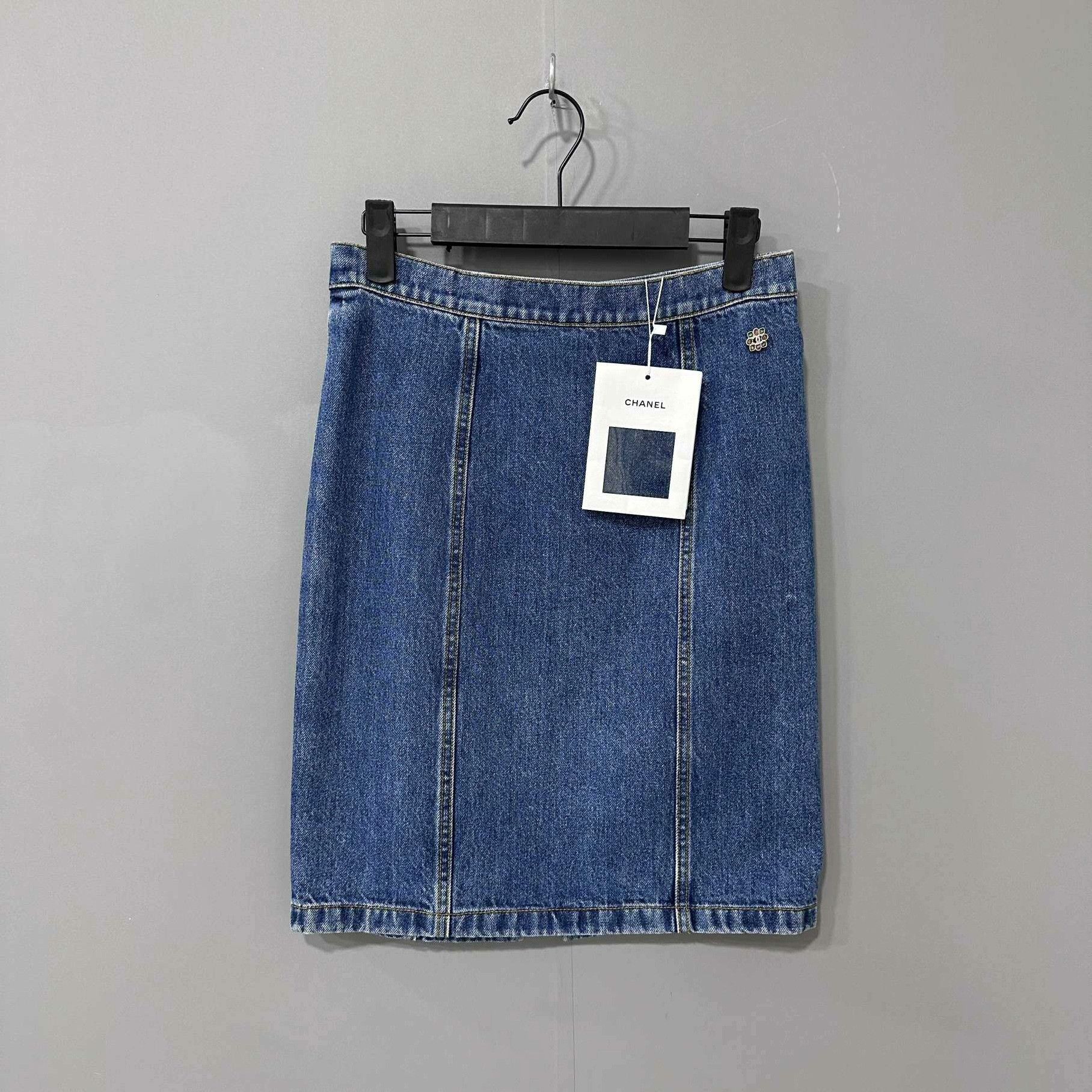 Chanel Chanel Denim Skirt 26 Women Size 26" / US 2 / IT 38 - 1 Thumbnail