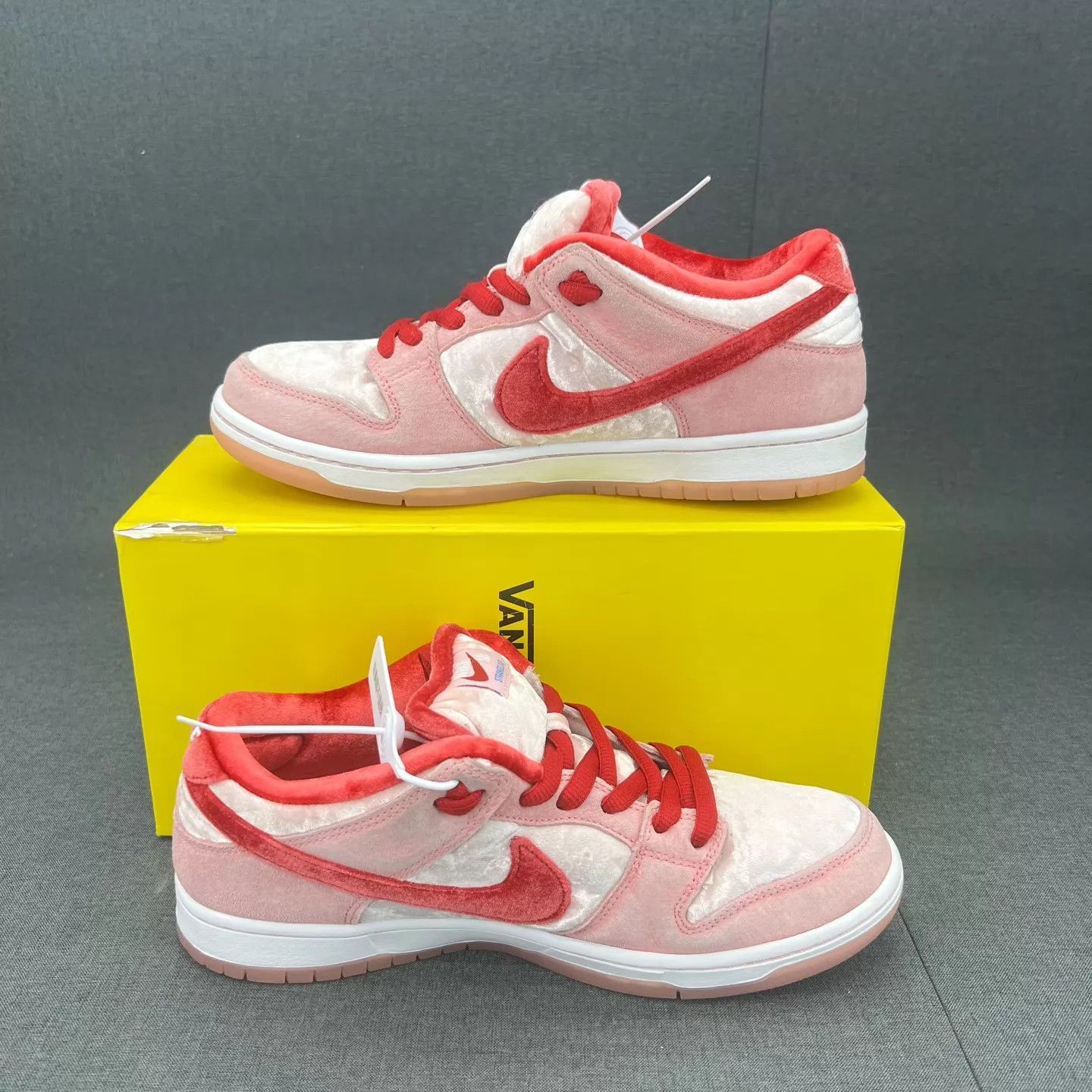 Nike Nike Dunk SB Valentine's 42 Worn 2-3x Oxidation Size US 9 / EU 42 - 3 Thumbnail