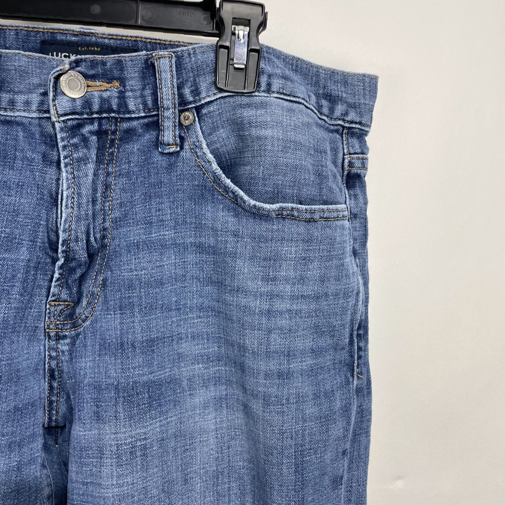 Lucky Brand Lucky Brand Mens Jeans 221 Original Straight Denim 34x30 Medium Blue Wash Casual 5-Pocket Zipper Fly Regular Rise Mens Jeans Size US 34 / EU 50 - 3 Thumbnail